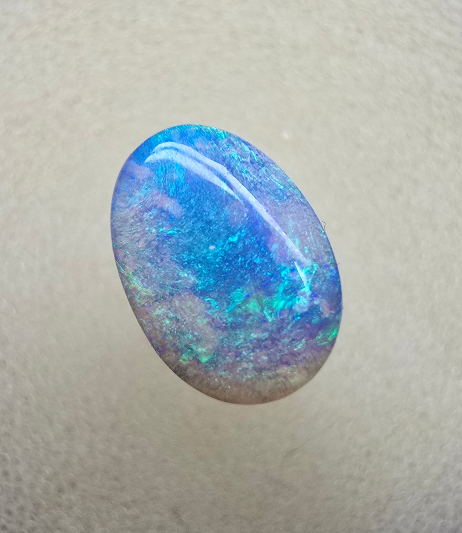 A798 - Crystal blue swirl oval cut