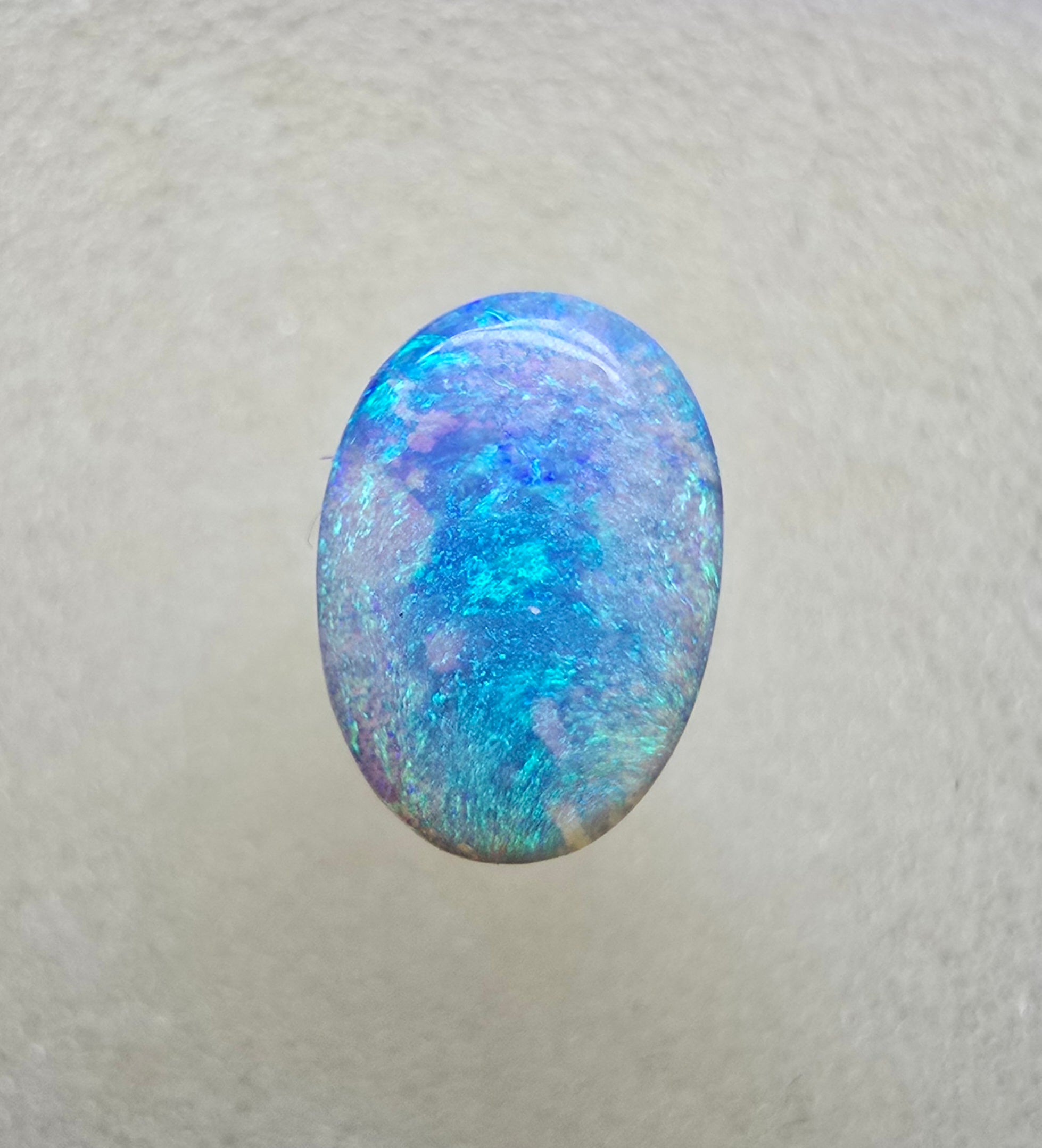 A798 - Crystal blue swirl oval cut