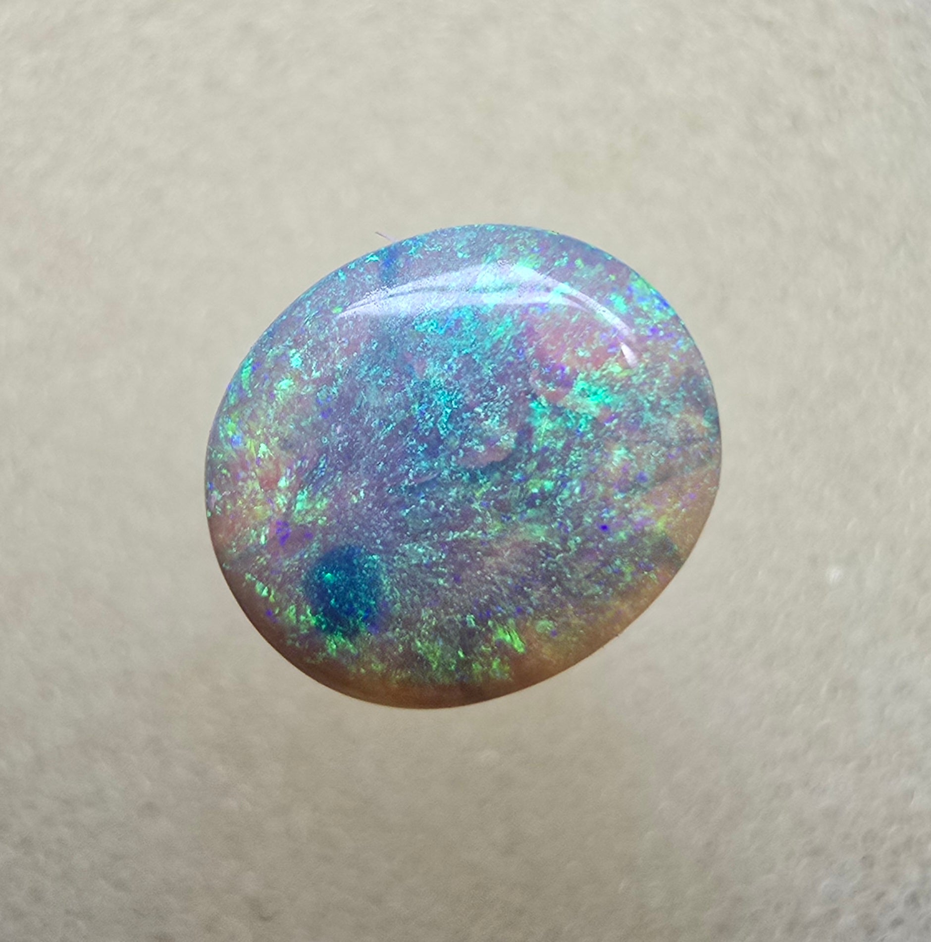 A799 - Green flashy pinfire round cut