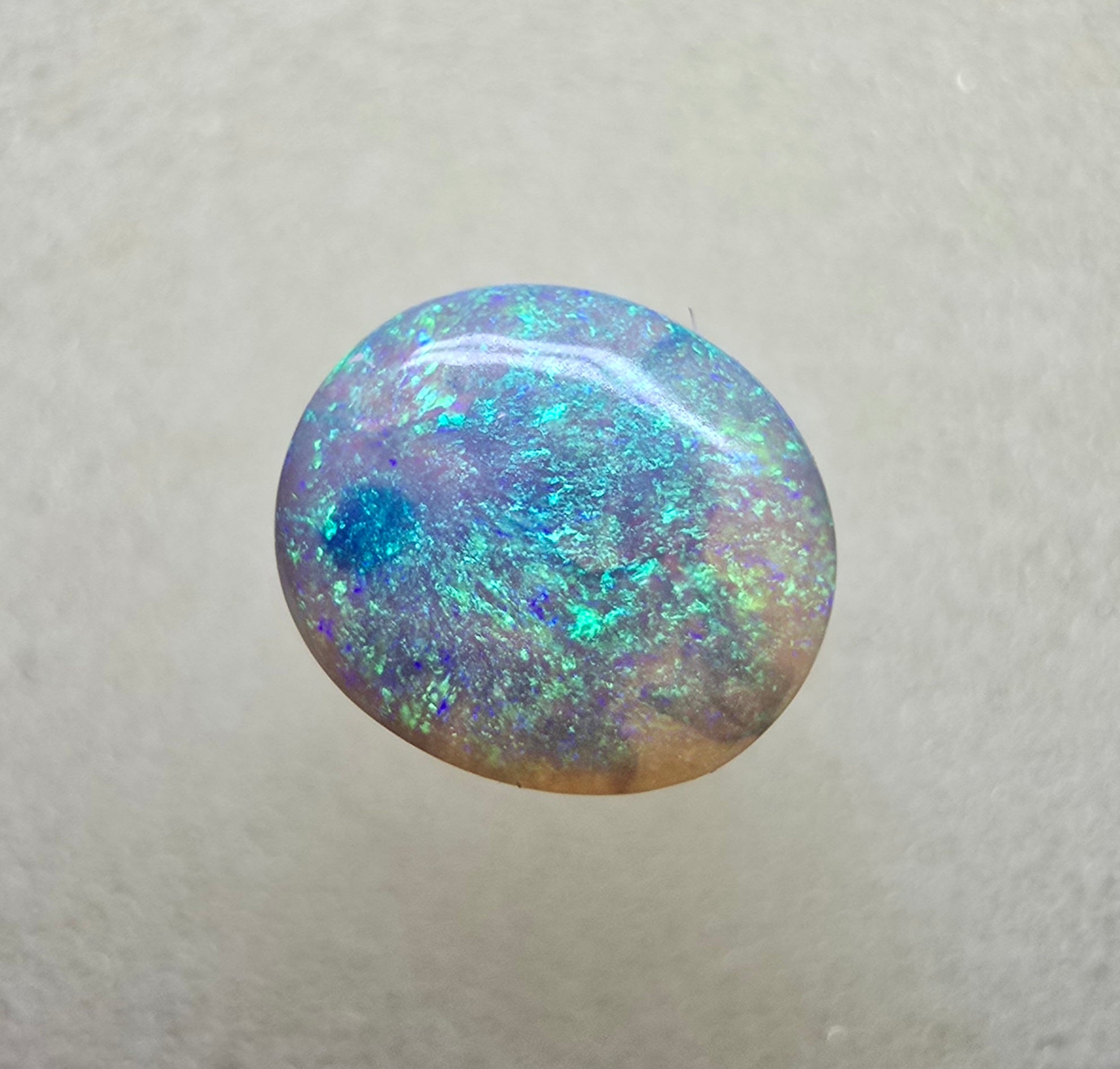 A799 - Green flashy pinfire round cut