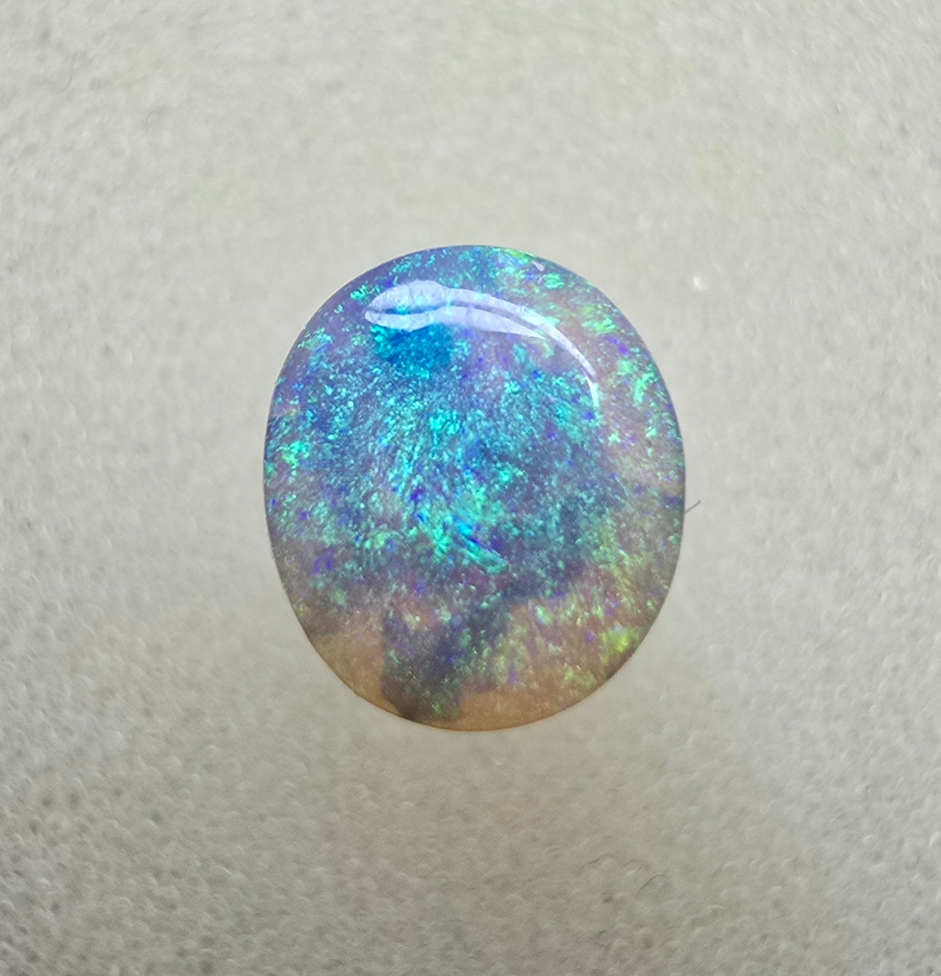 A799 - Green flashy pinfire round cut