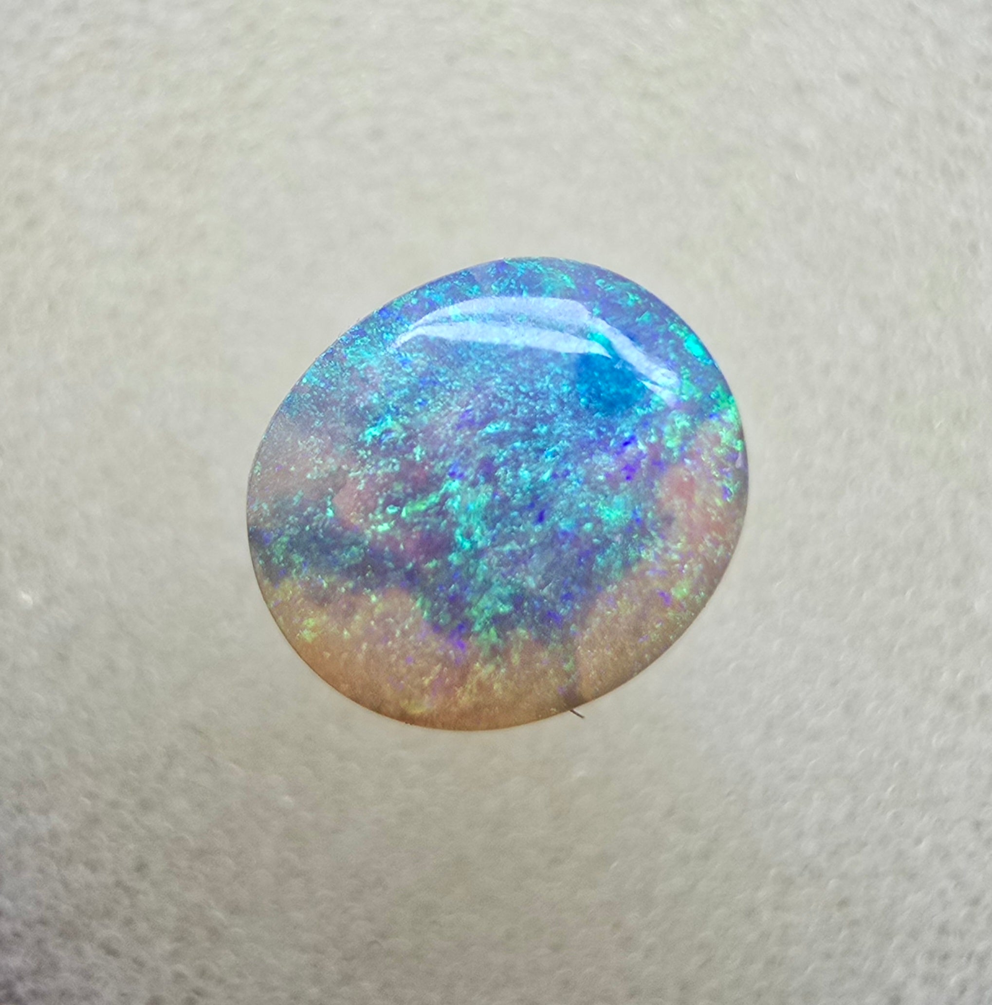 A799 - Green flashy pinfire round cut