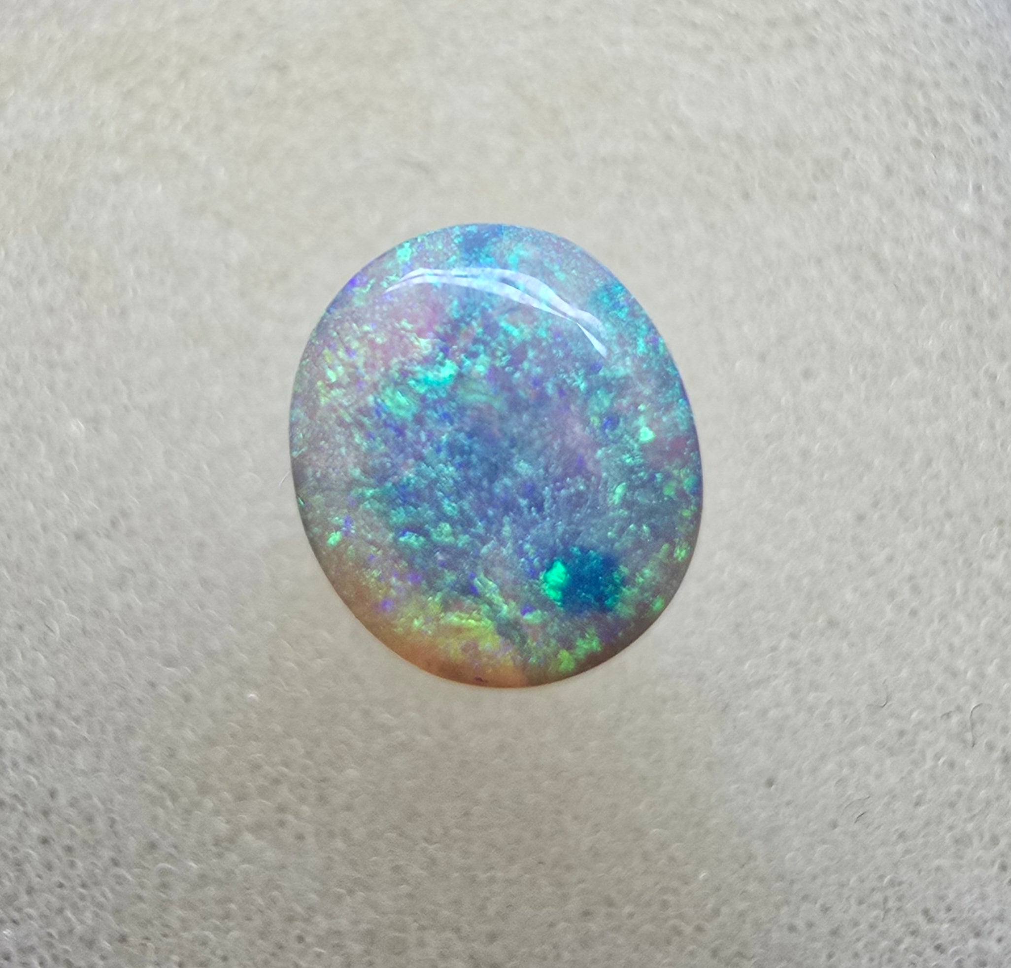 A799 - Green flashy pinfire round cut