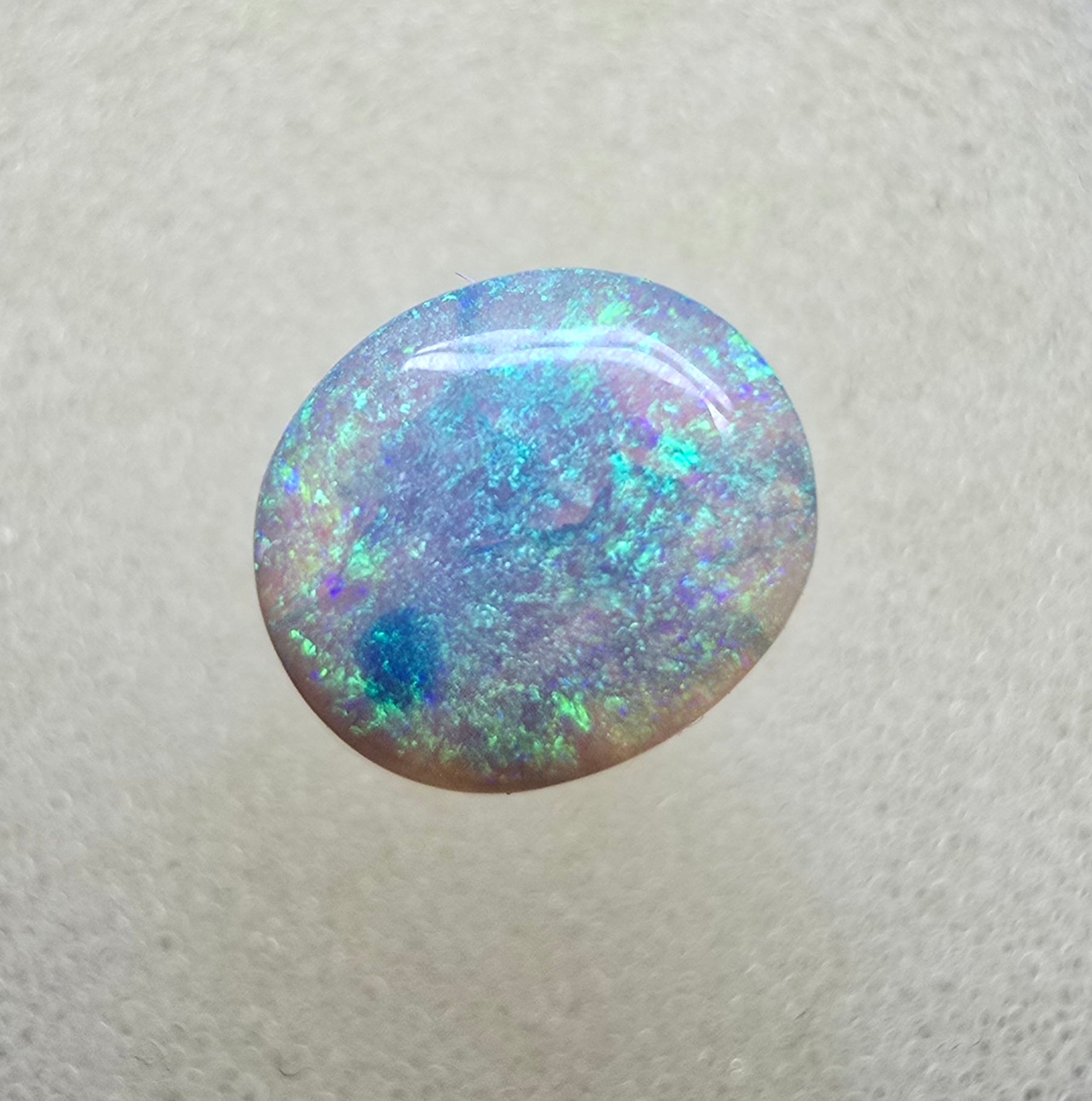A799 - Green flashy pinfire round cut