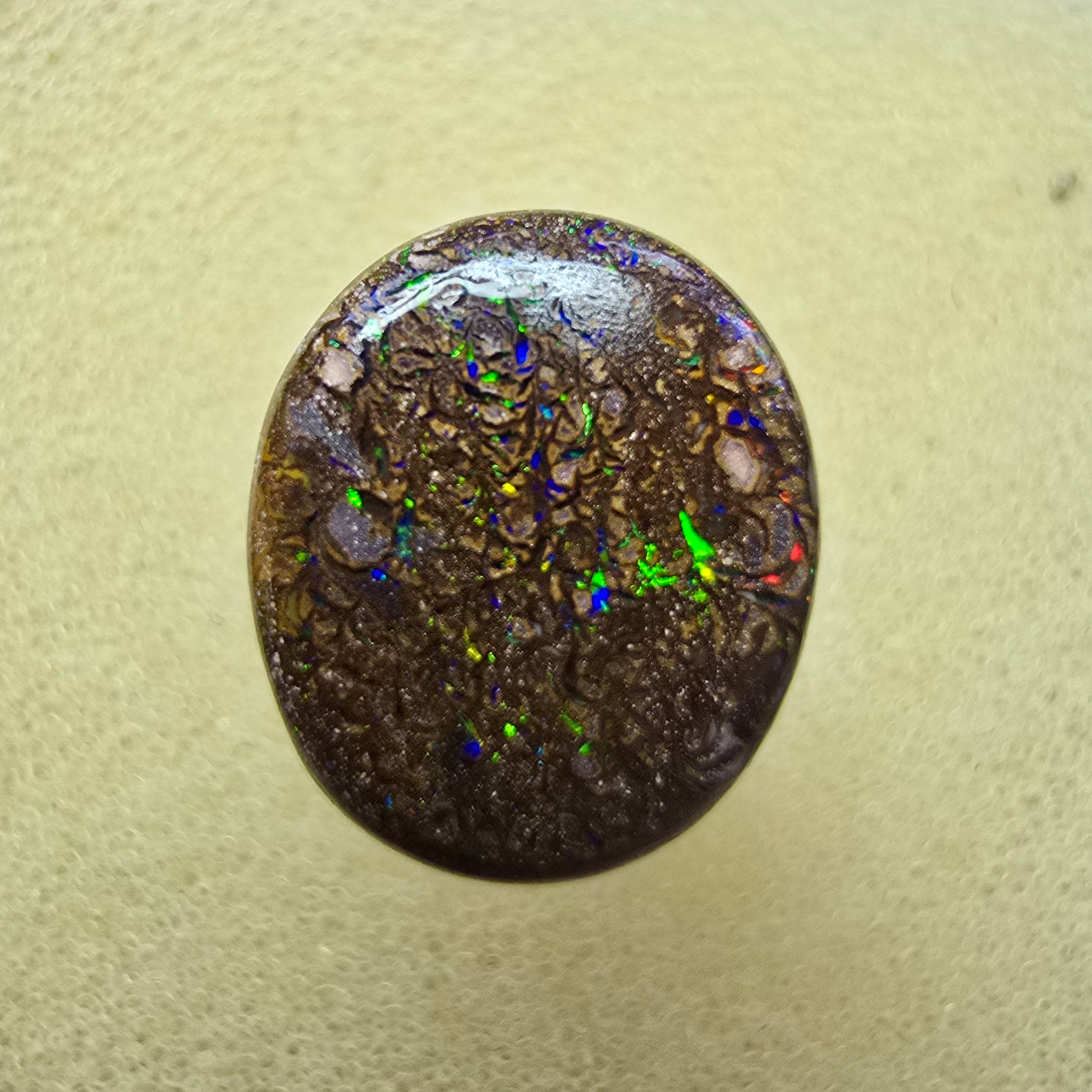 A804 - Broad flat face oval cut boulder