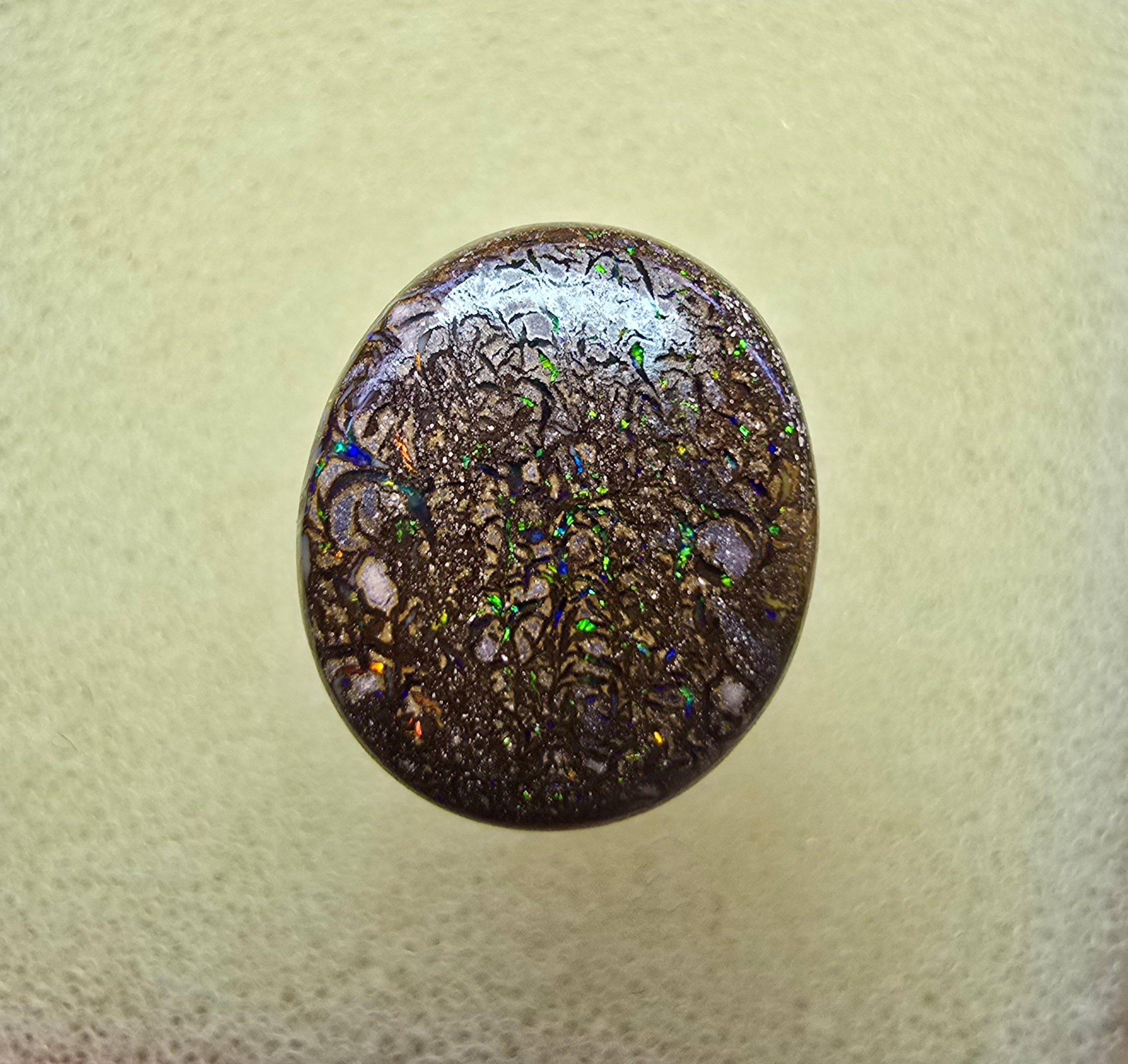A804 - Broad flat face oval cut boulder