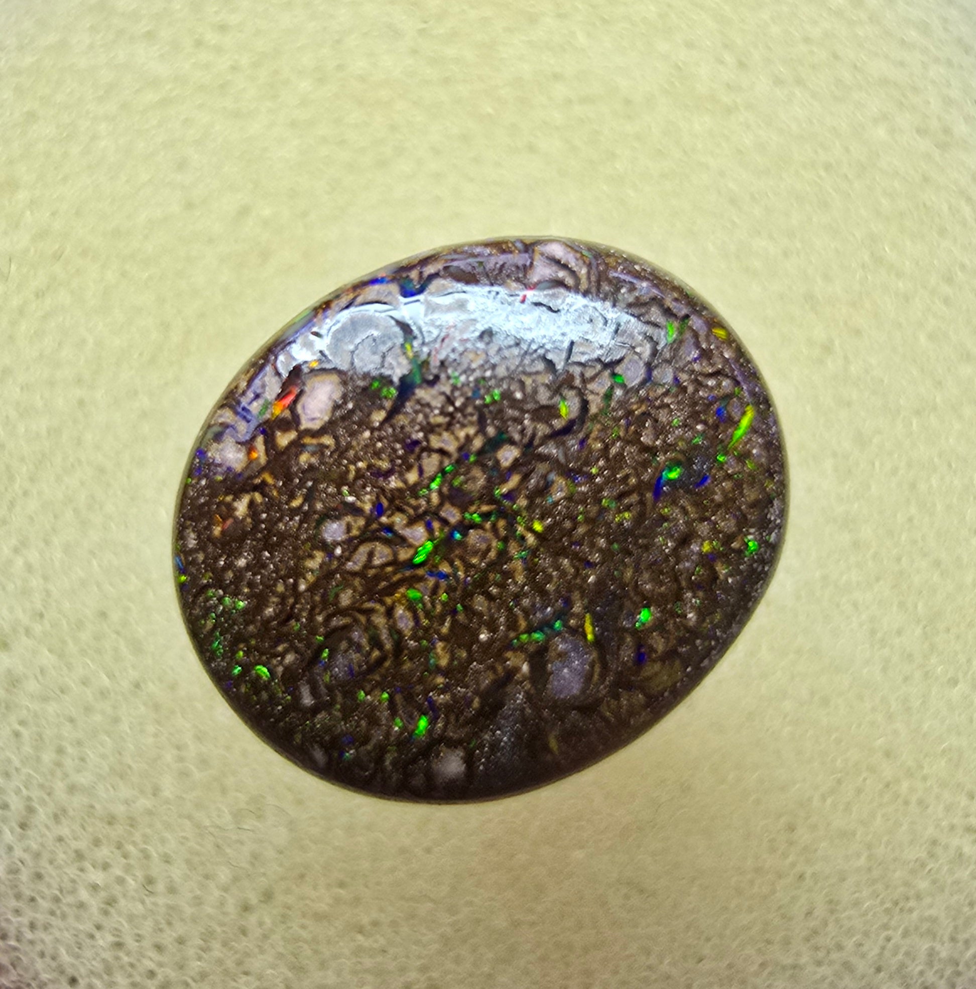 A804 - Broad flat face oval cut boulder
