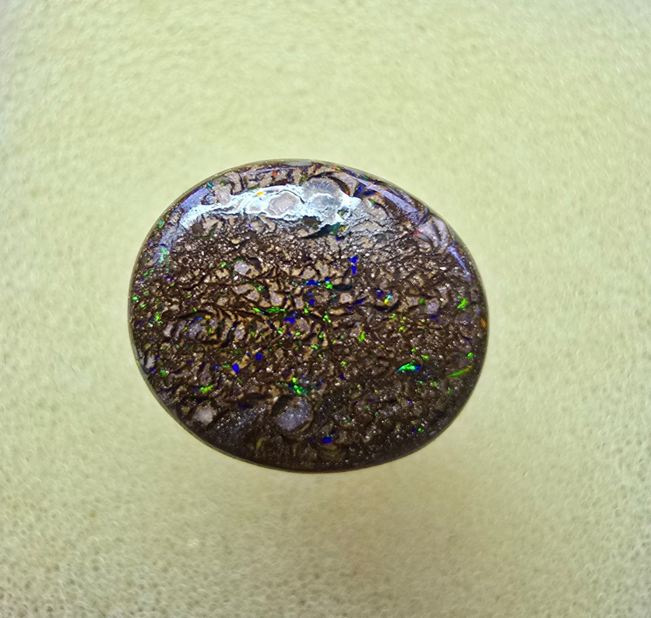 A804 - Broad flat face oval cut boulder