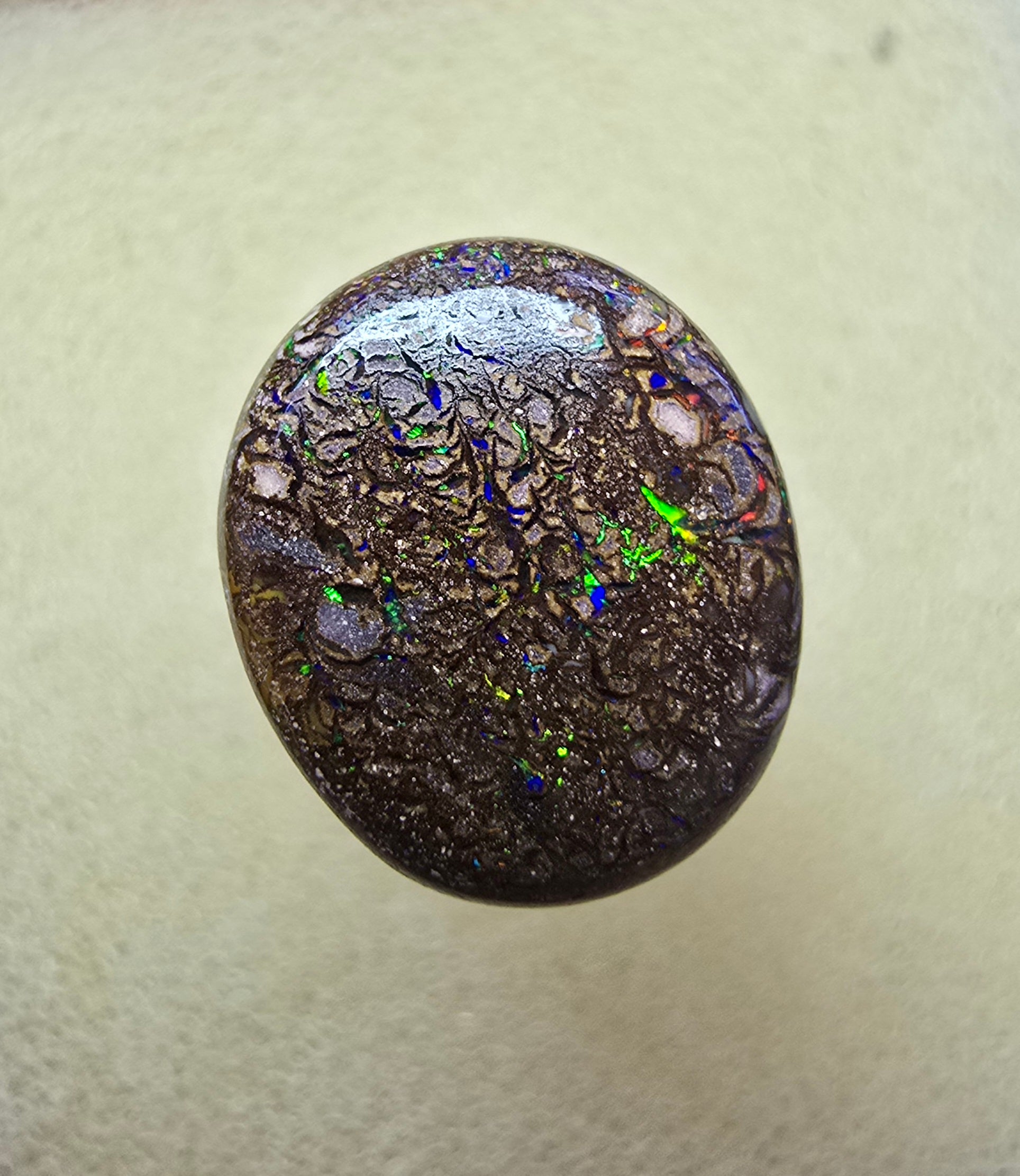 A804 - Broad flat face oval cut boulder