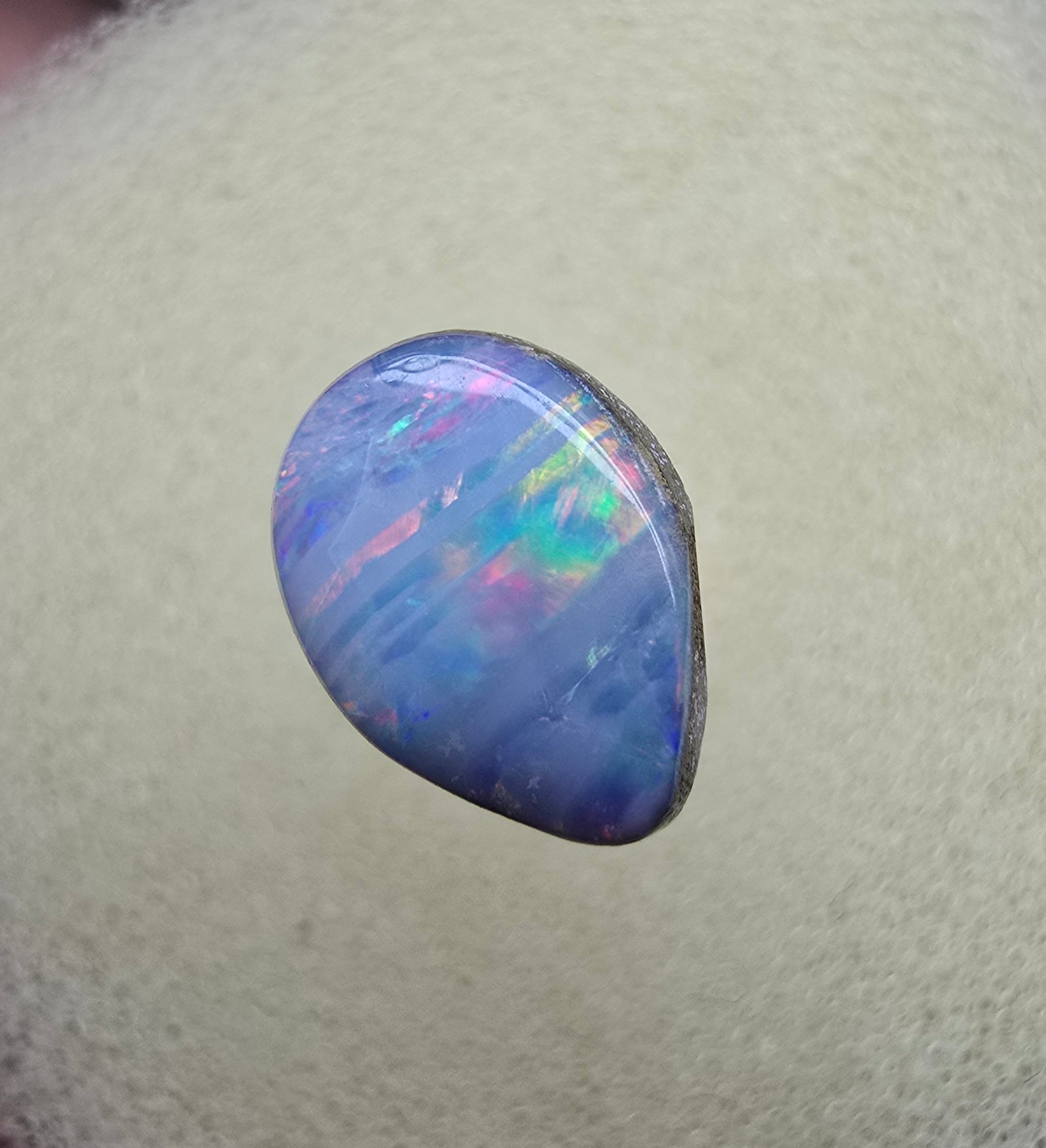 A818 - Pink blue drop cut beauty