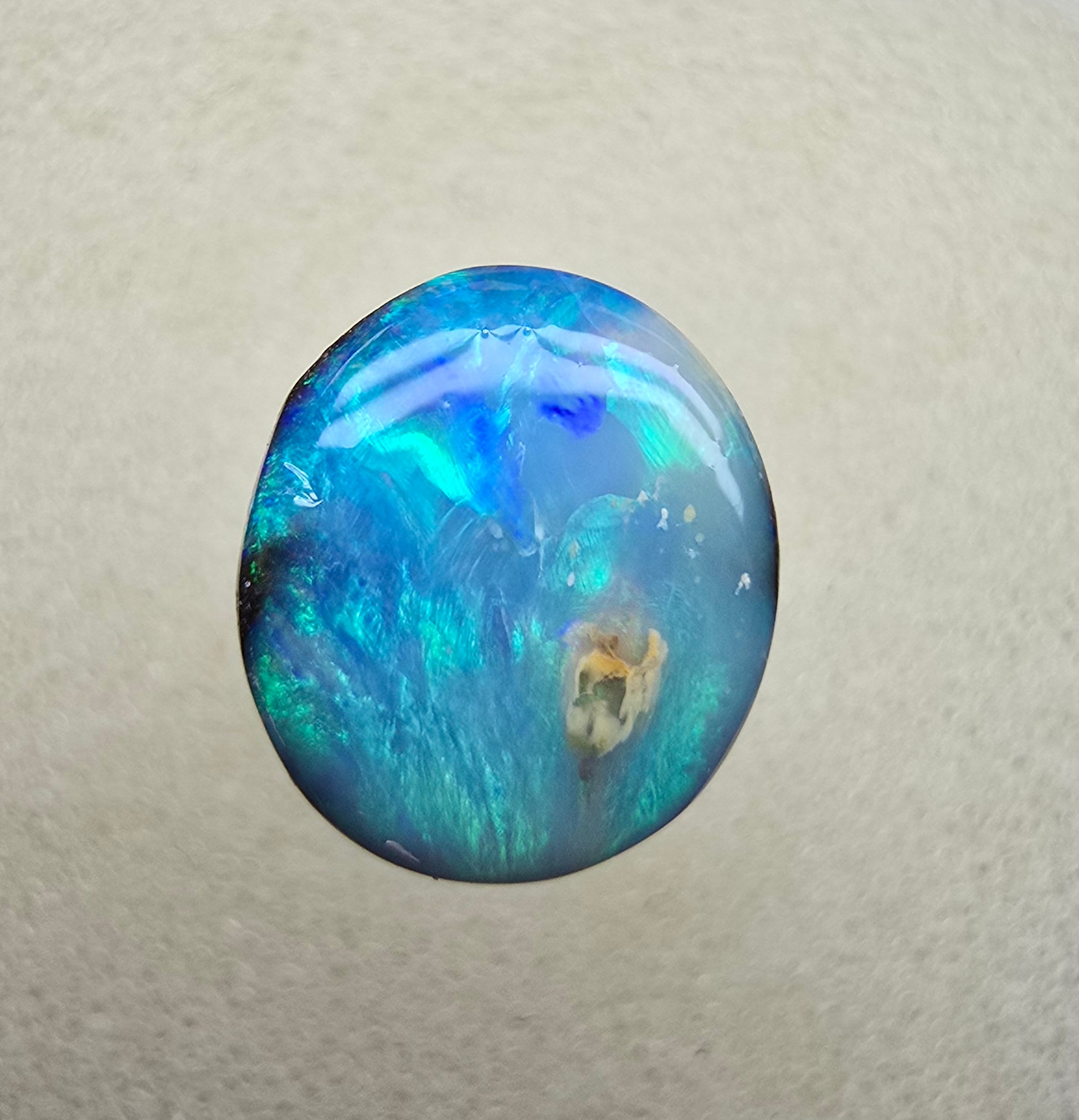 A821 - Bold round cut boulder opal