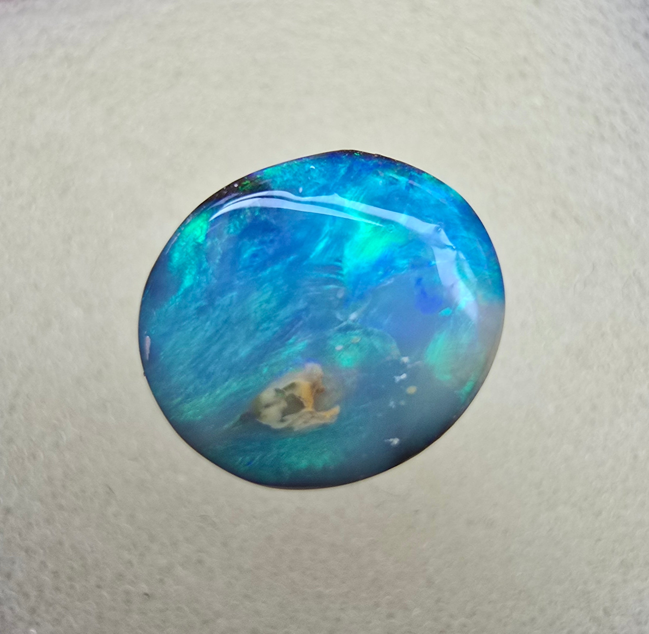 A821 - Bold round cut boulder opal
