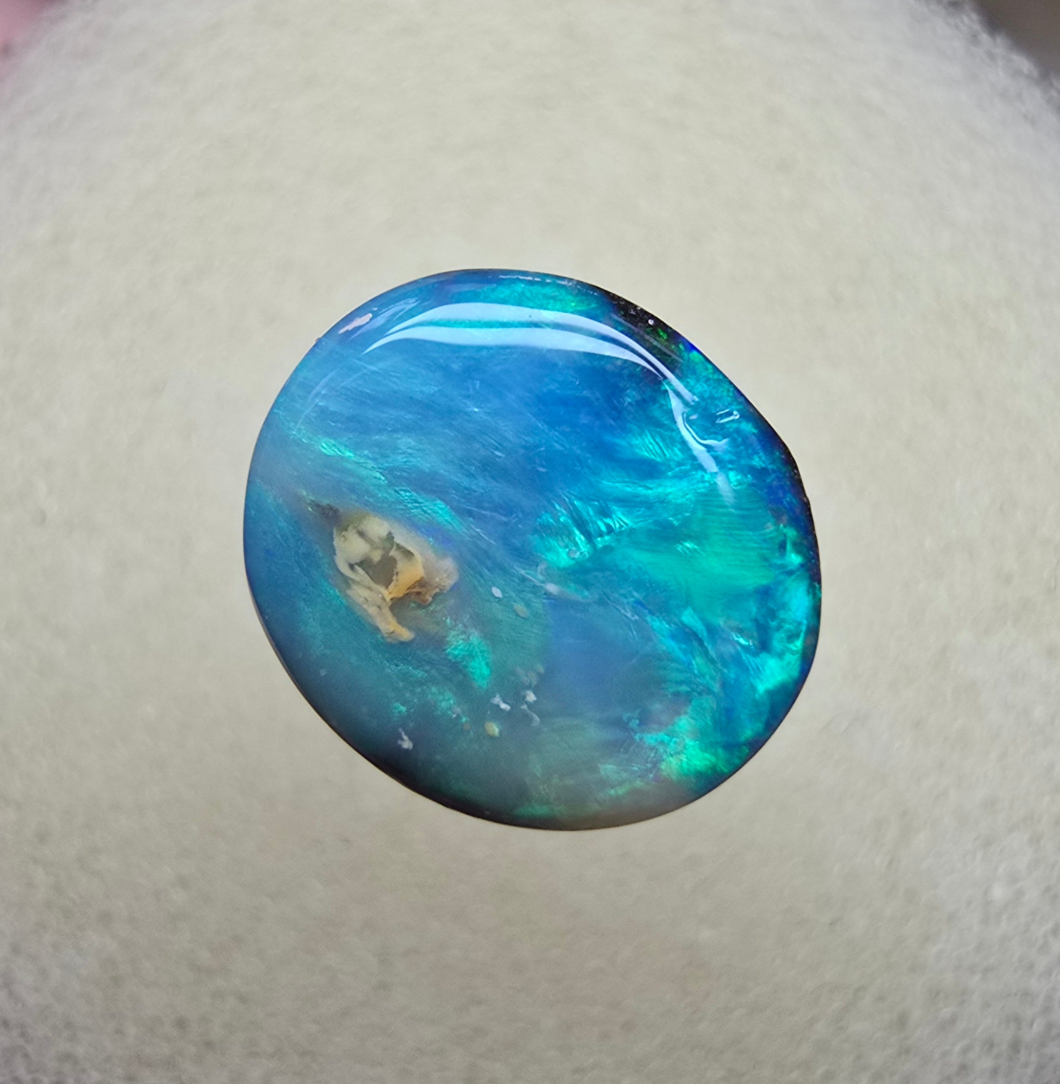 A821 - Bold round cut boulder opal