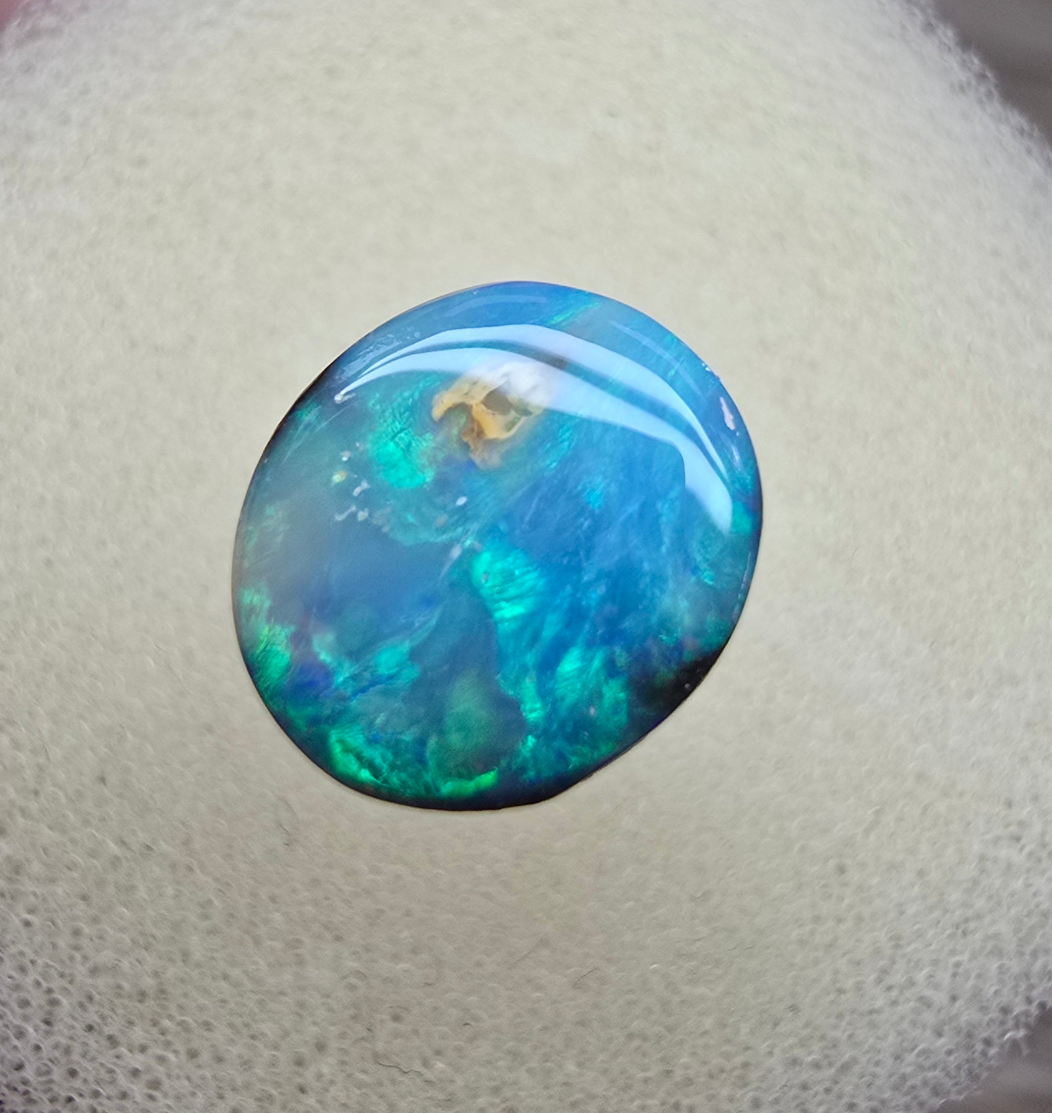 A821 - Bold round cut boulder opal
