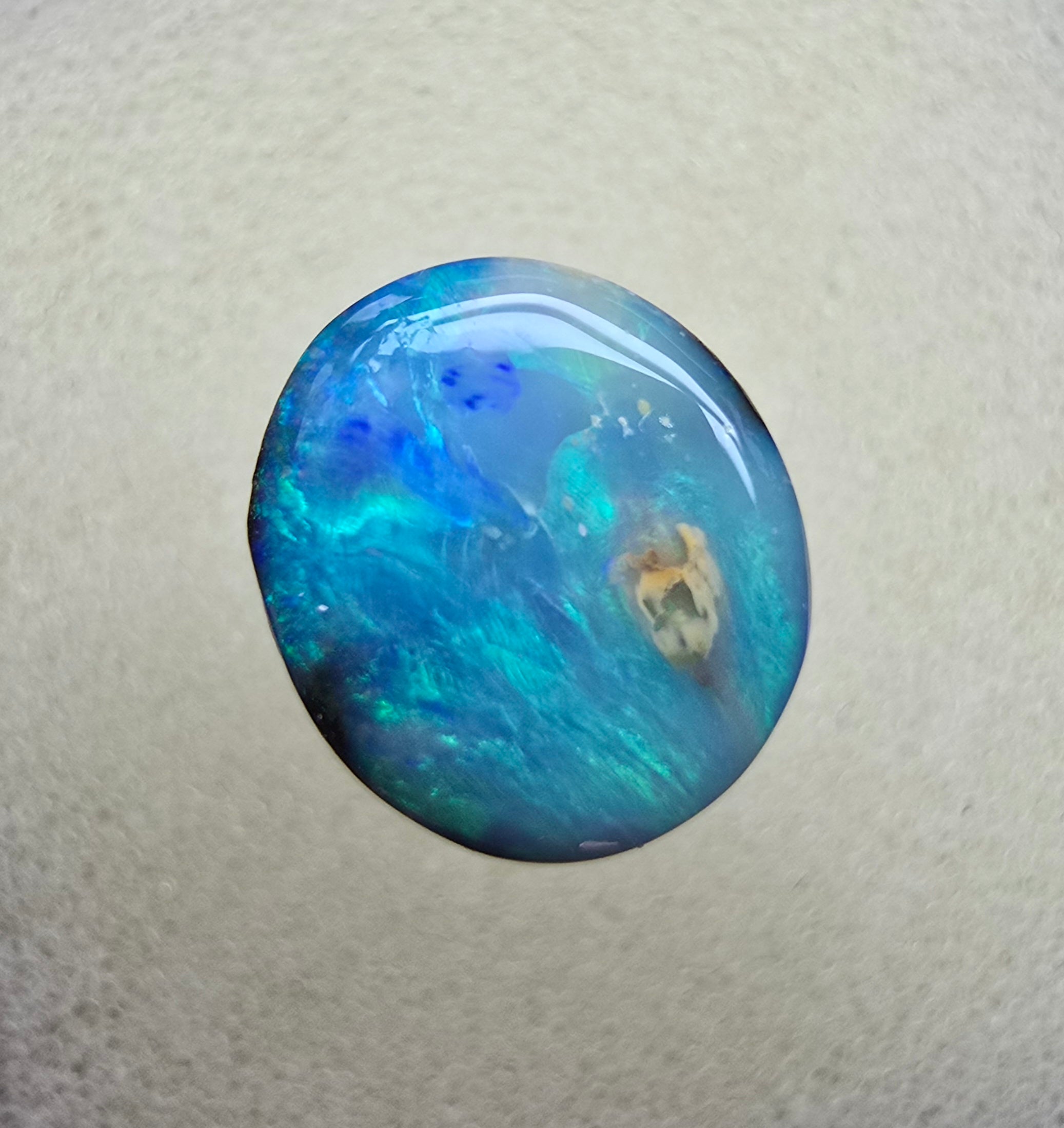 A821 - Bold round cut boulder opal