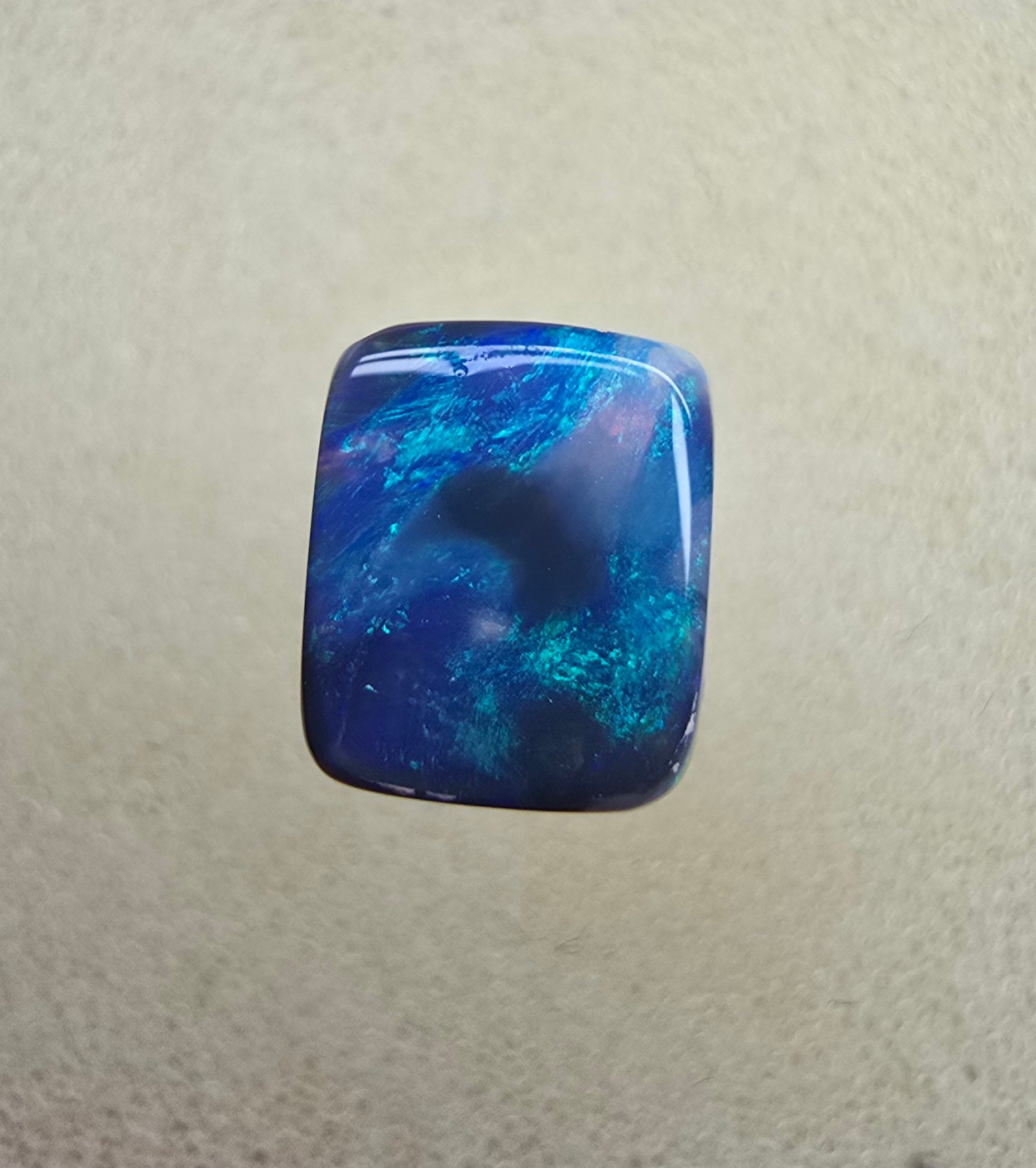 A828 - Cushion cut picture stone
