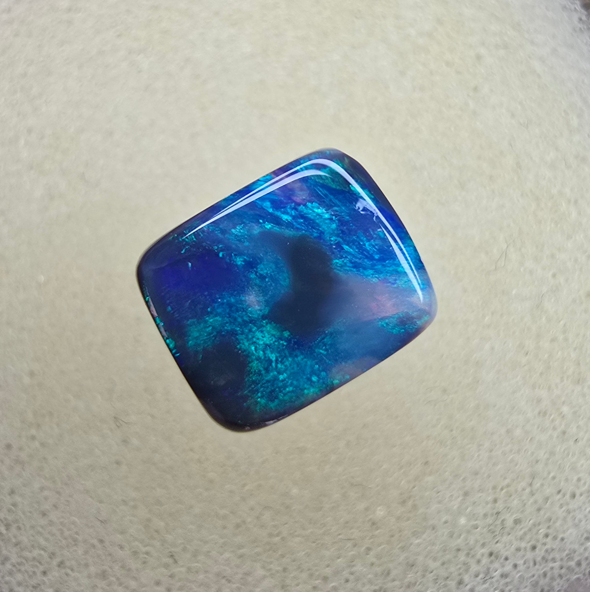 A828 - Cushion cut picture stone
