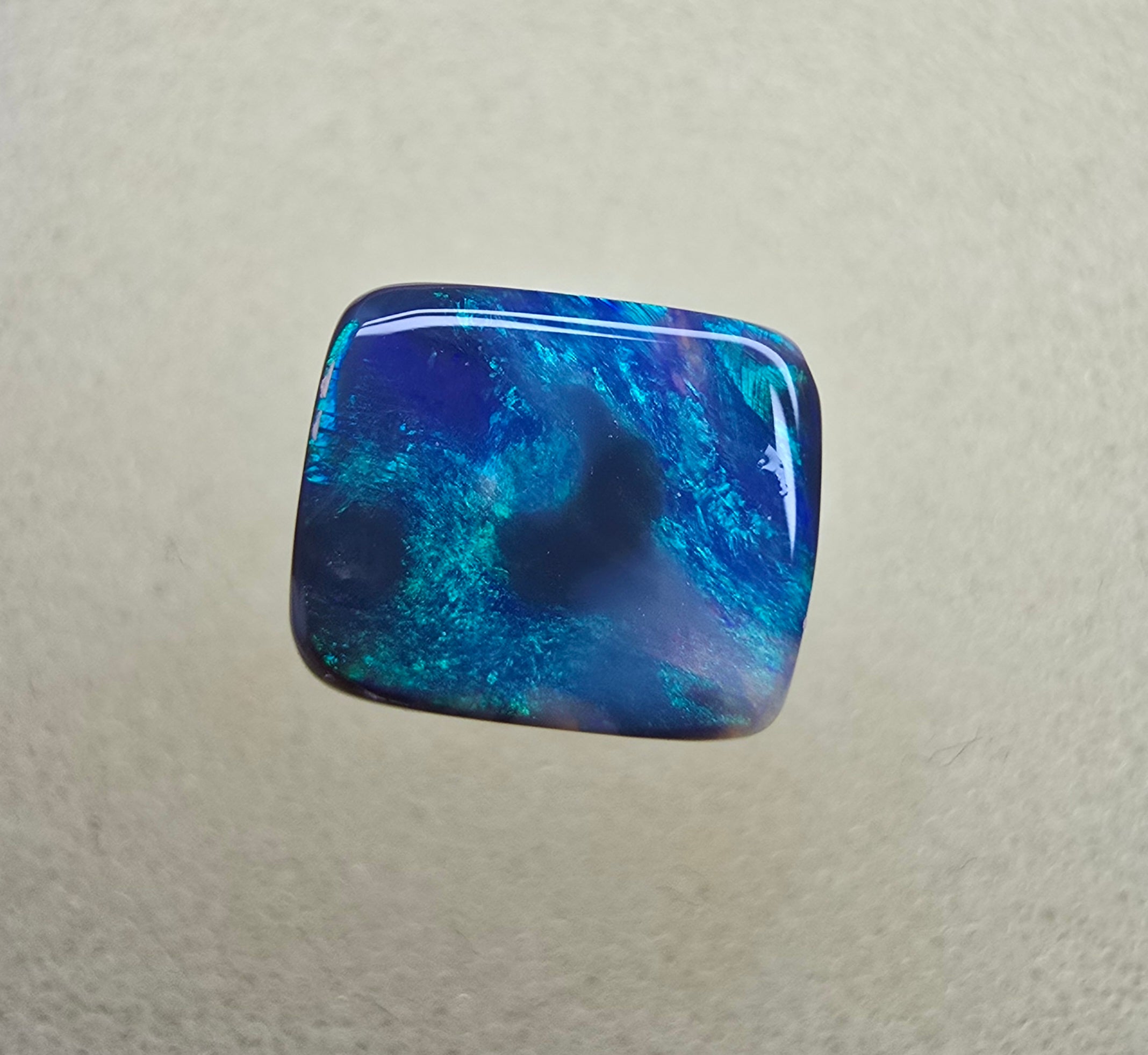 A828 - Cushion cut picture stone