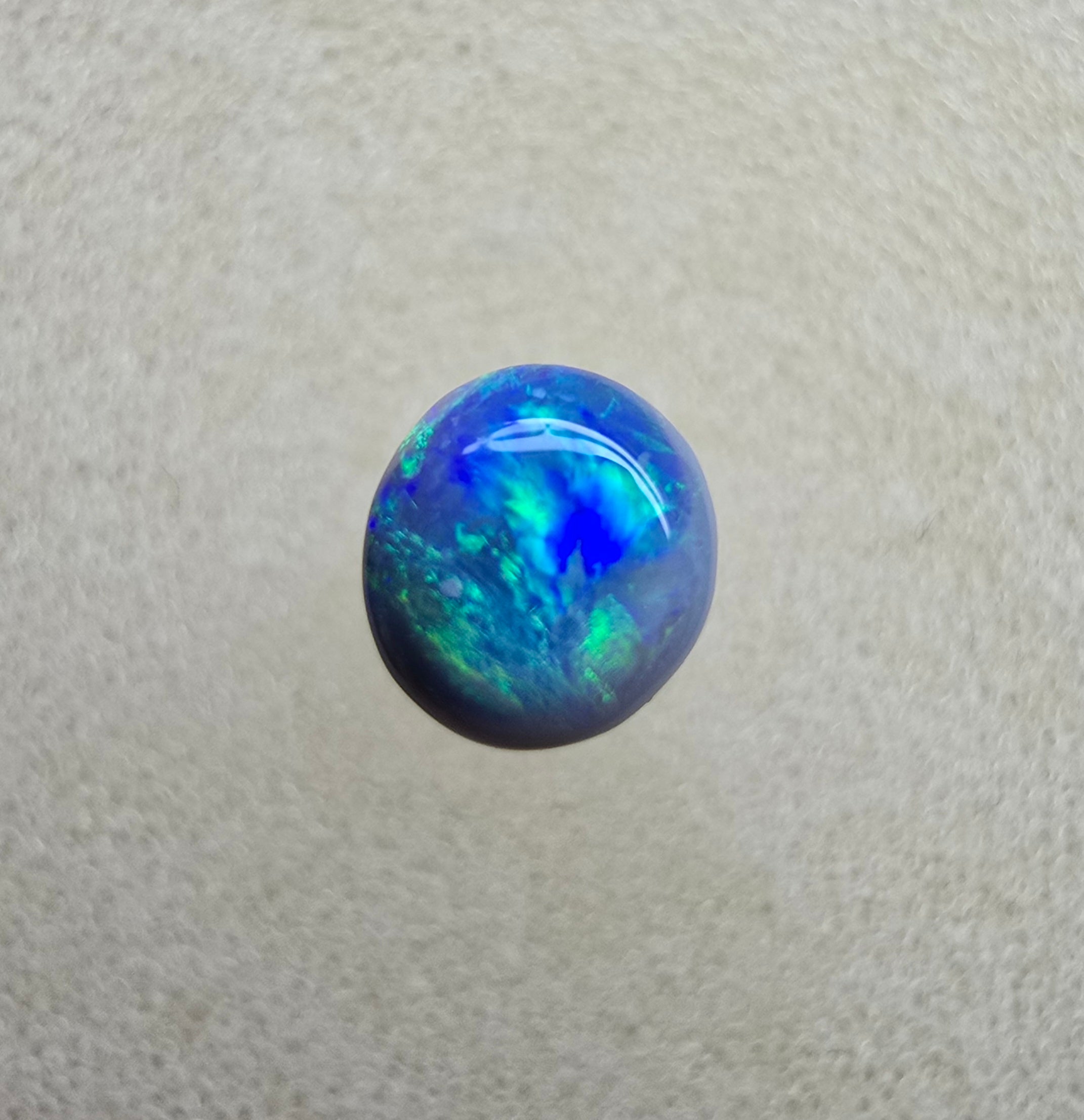 A836 - Round cut blue flash
