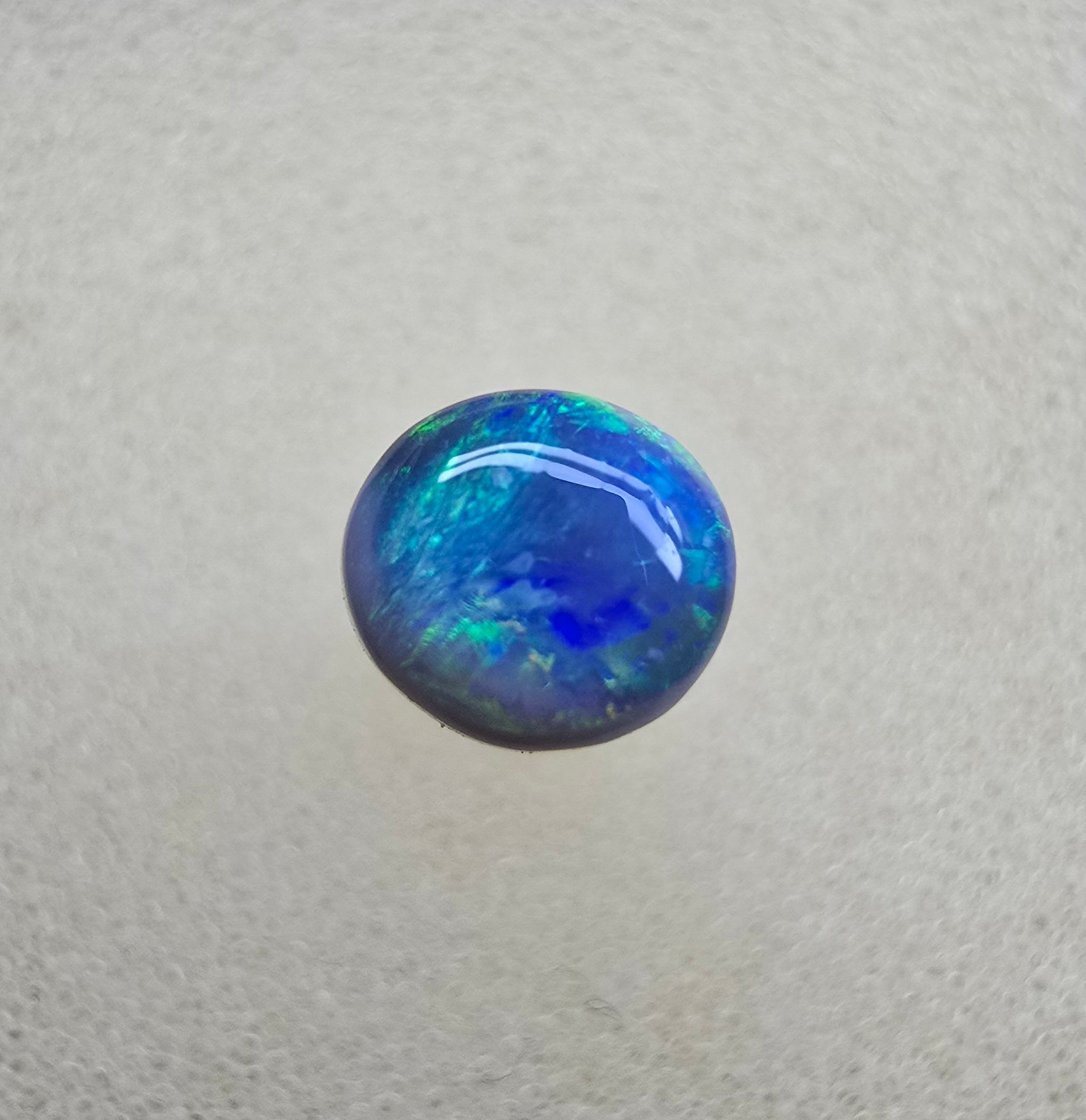 A836 - Round cut blue flash