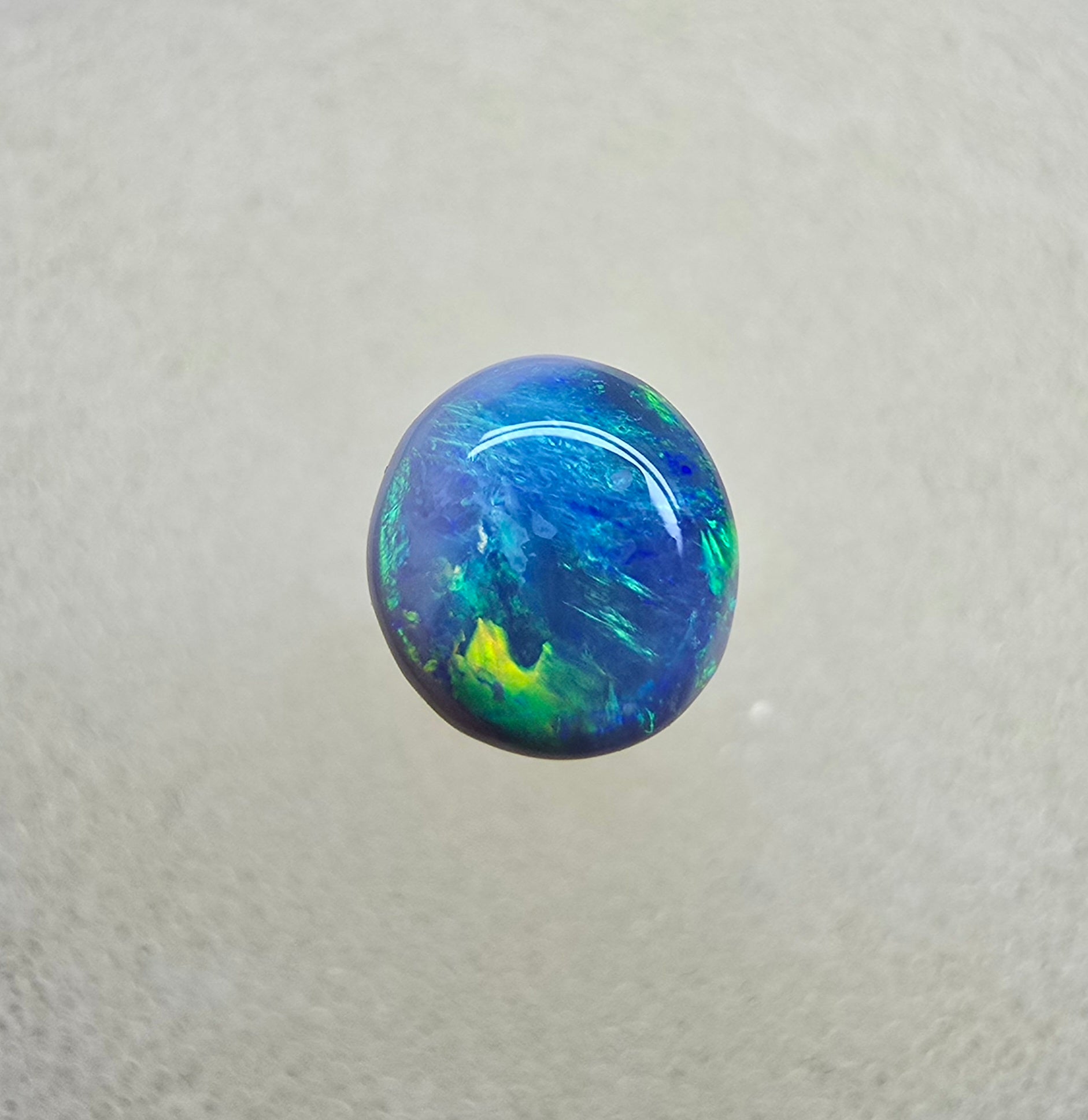 A836 - Round cut blue flash