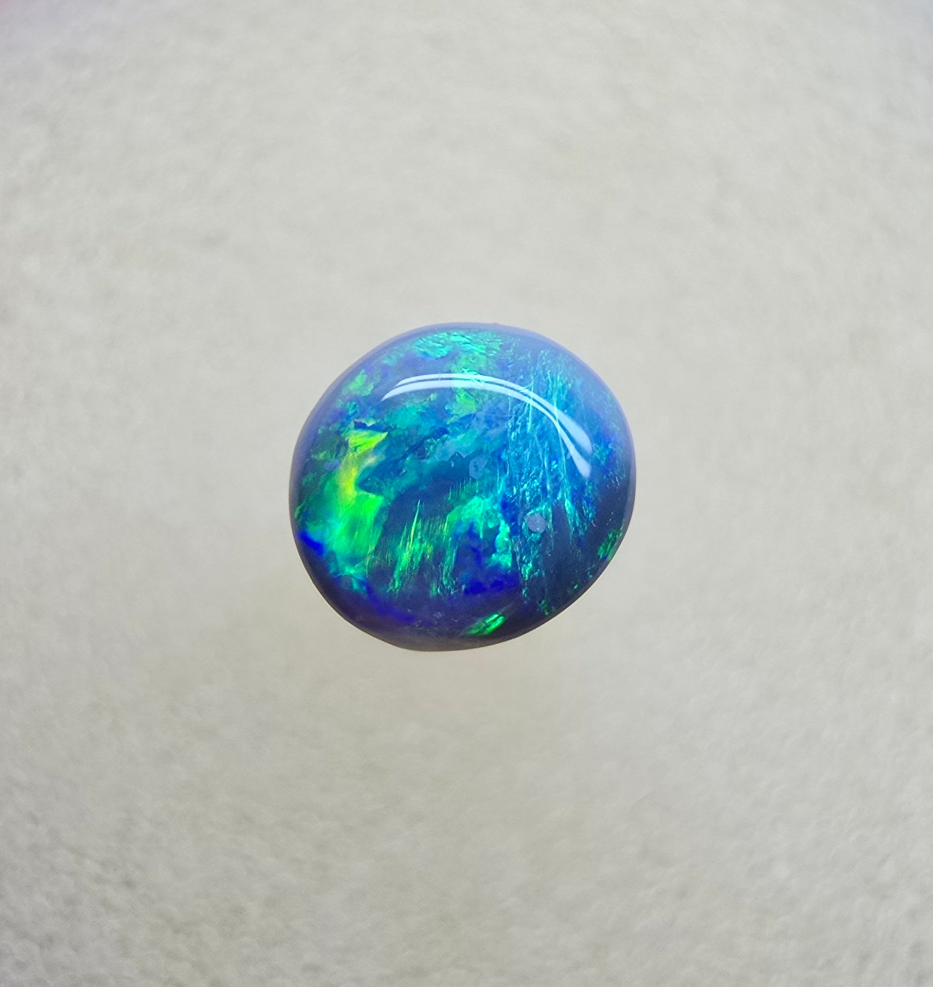 A836 - Round cut blue flash