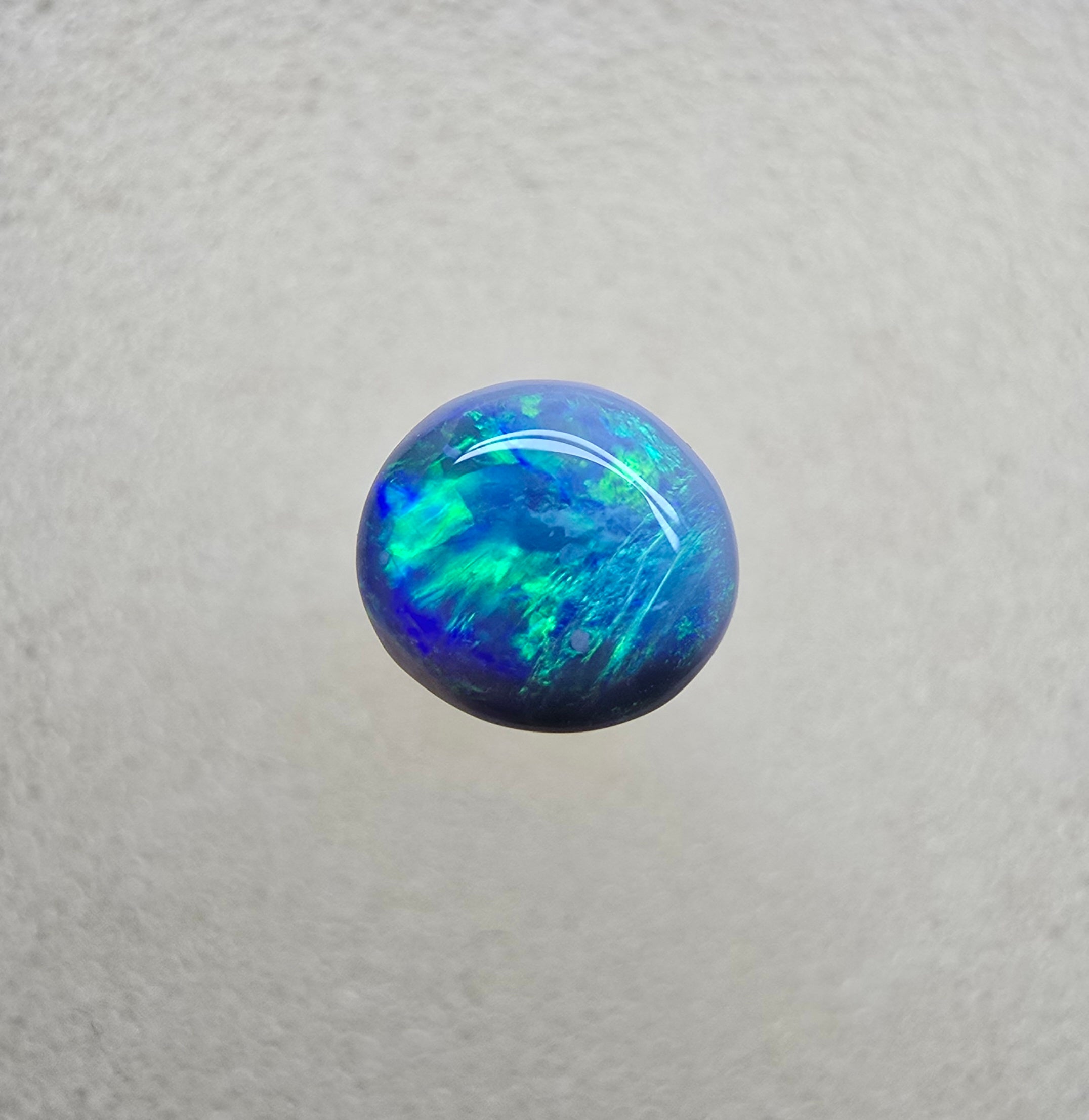 A836 - Round cut blue flash