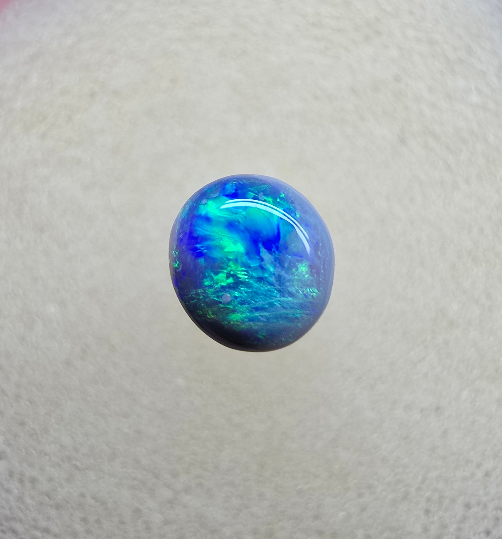 A836 - Round cut blue flash