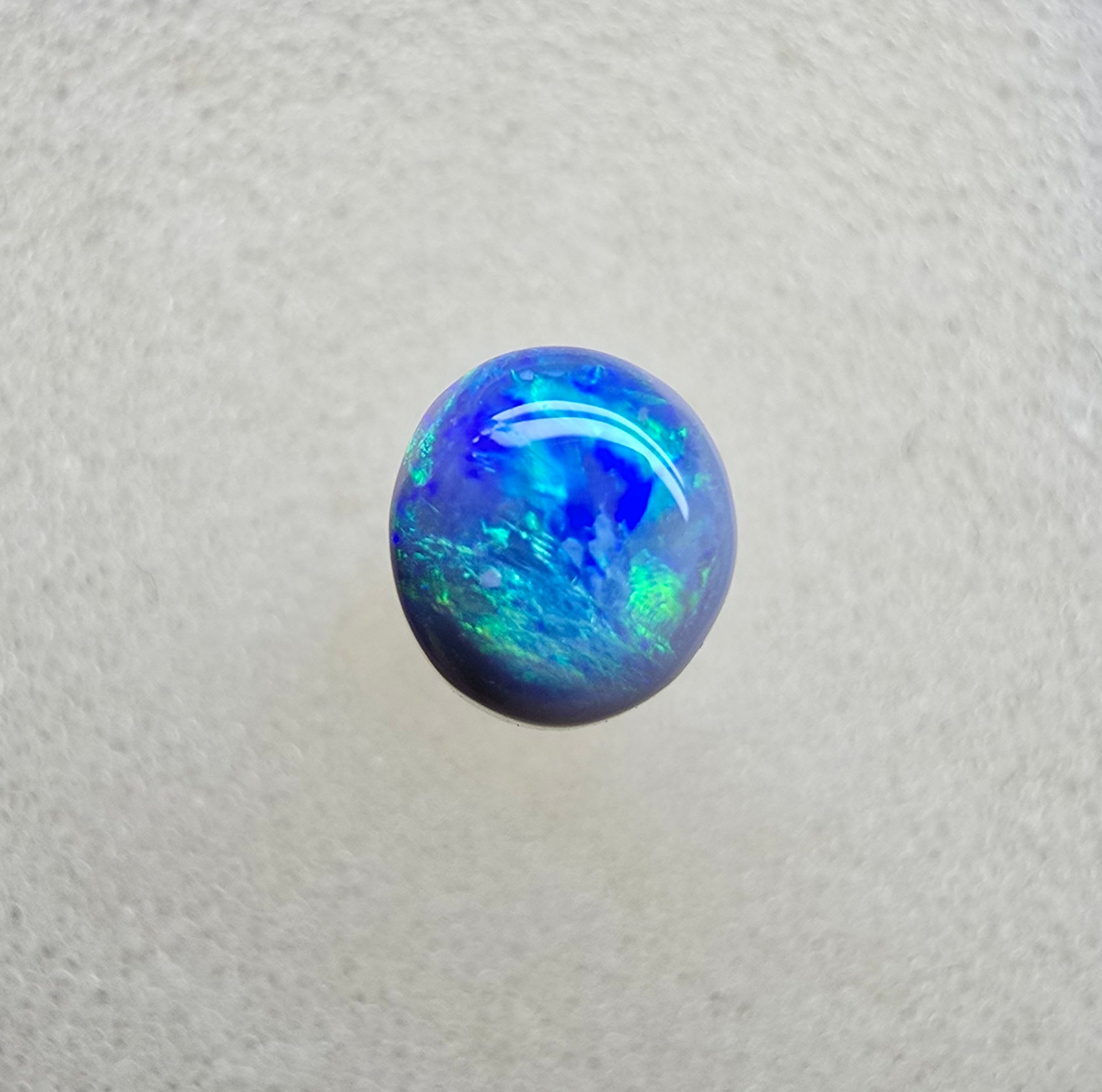 A836 - Round cut blue flash