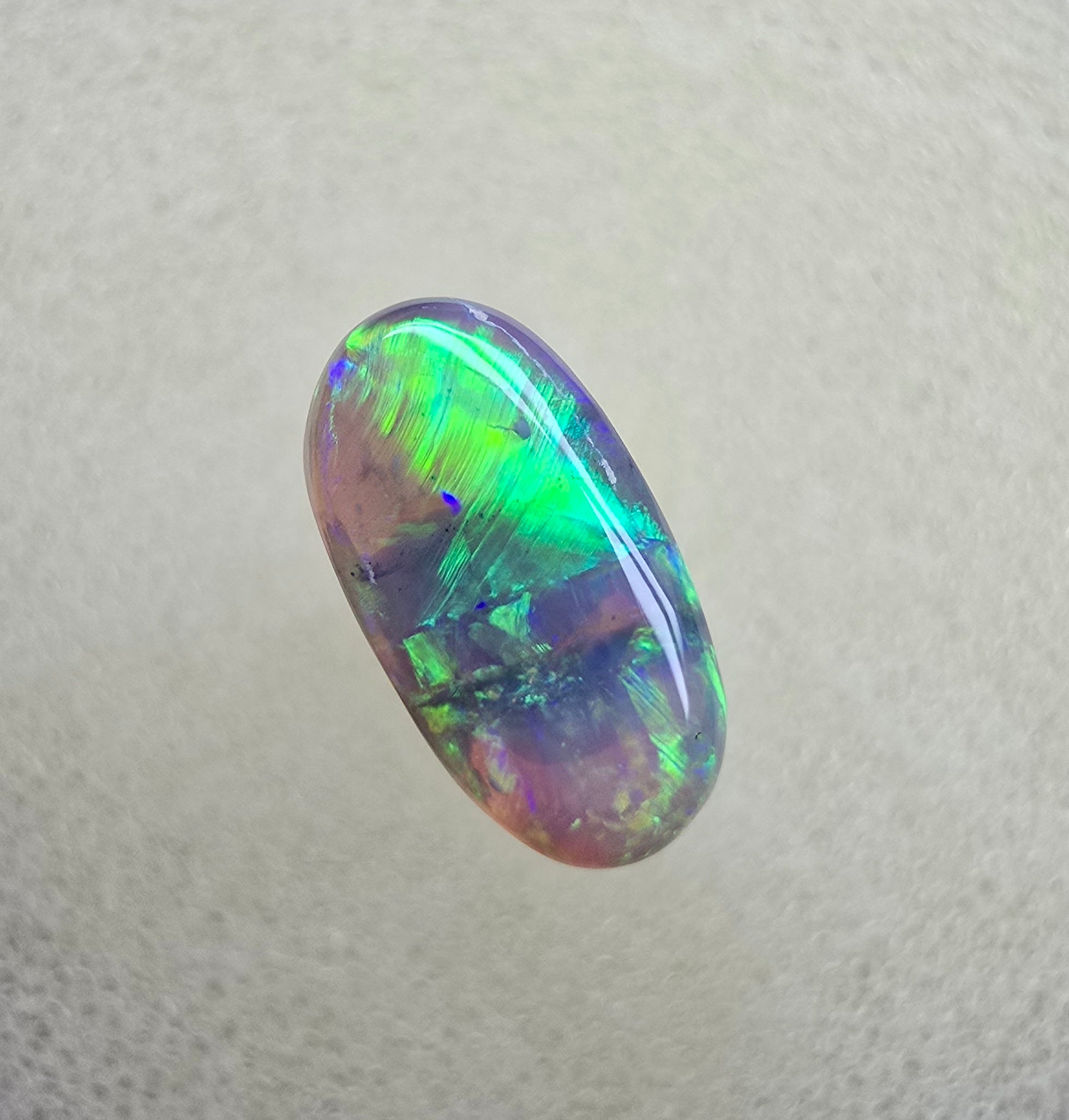 A842 - Bright dark crystal oval cut