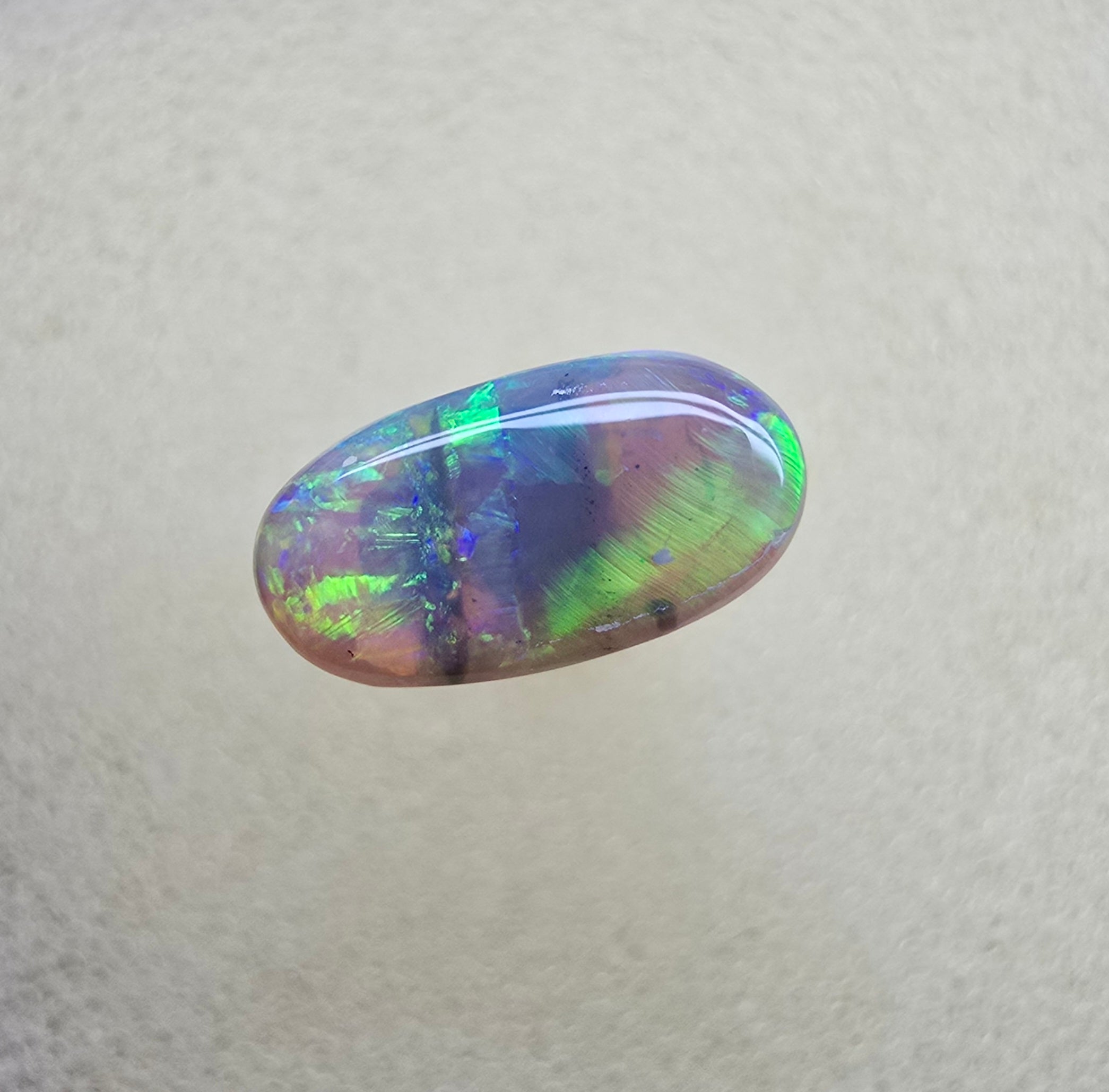 A842 - Bright dark crystal oval cut