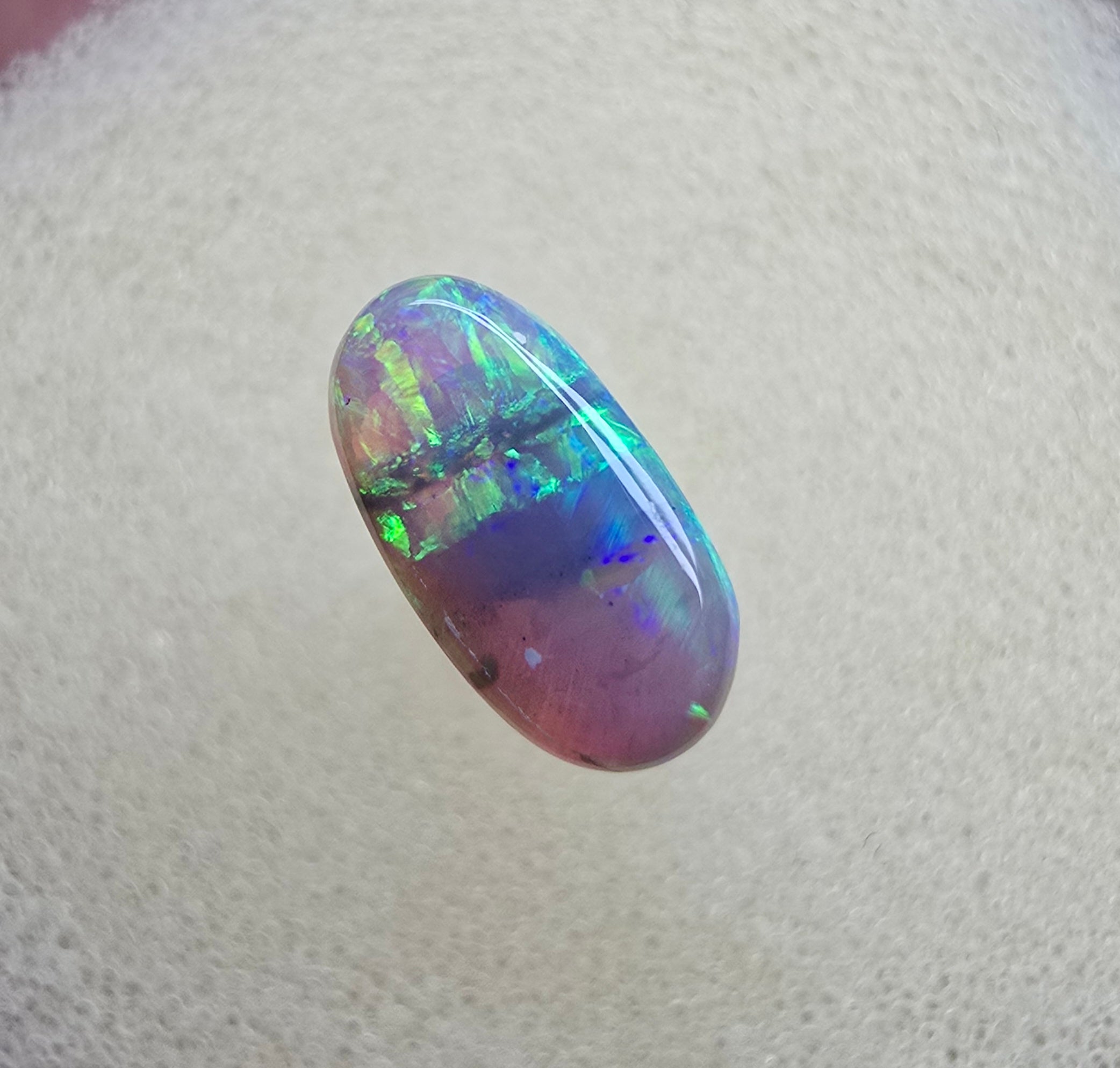 A842 - Bright dark crystal oval cut