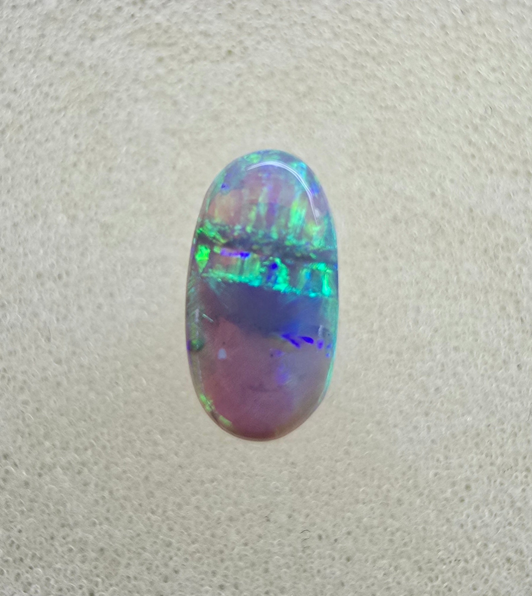 A842 - Bright dark crystal oval cut