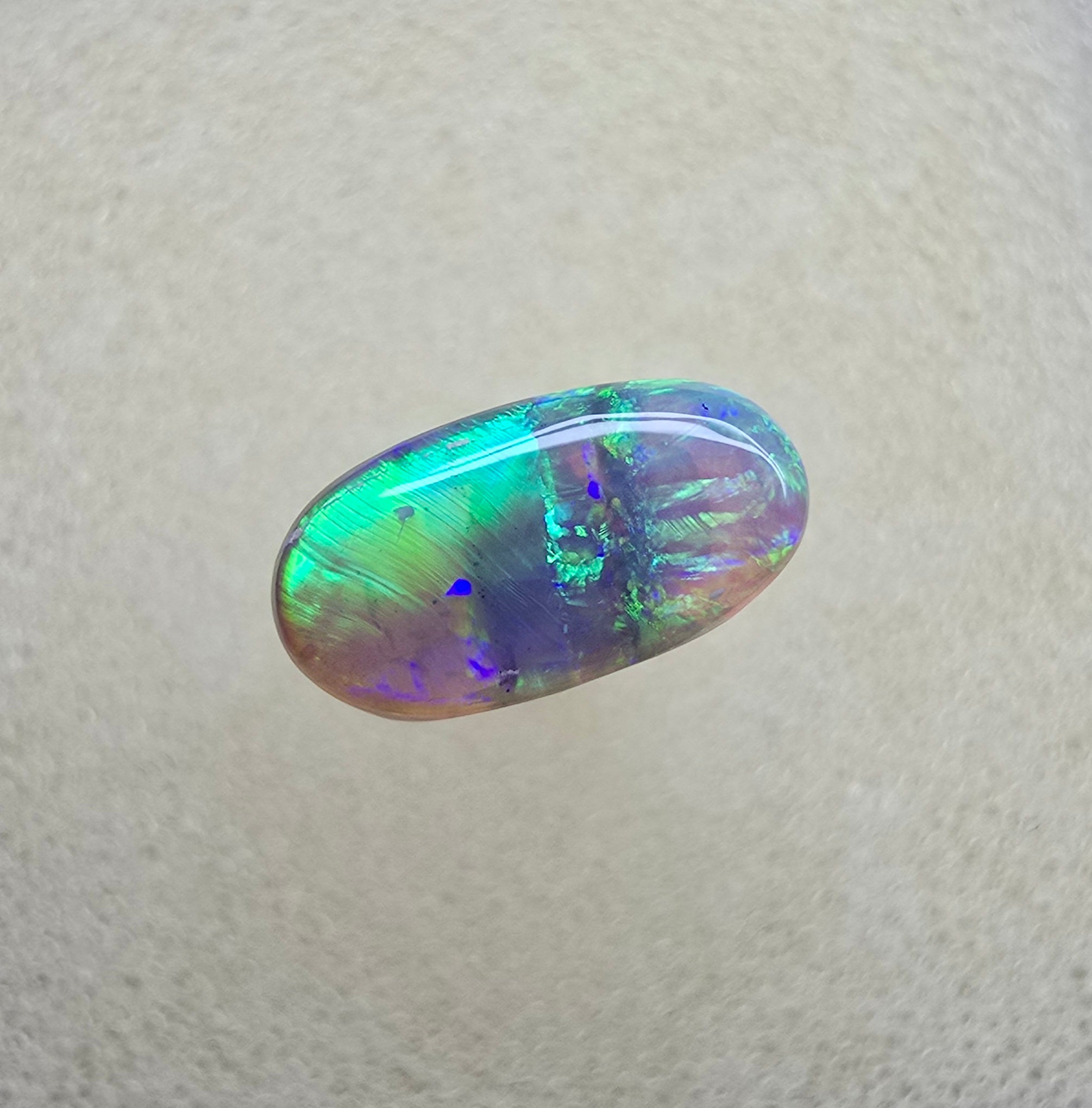 A842 - Bright dark crystal oval cut