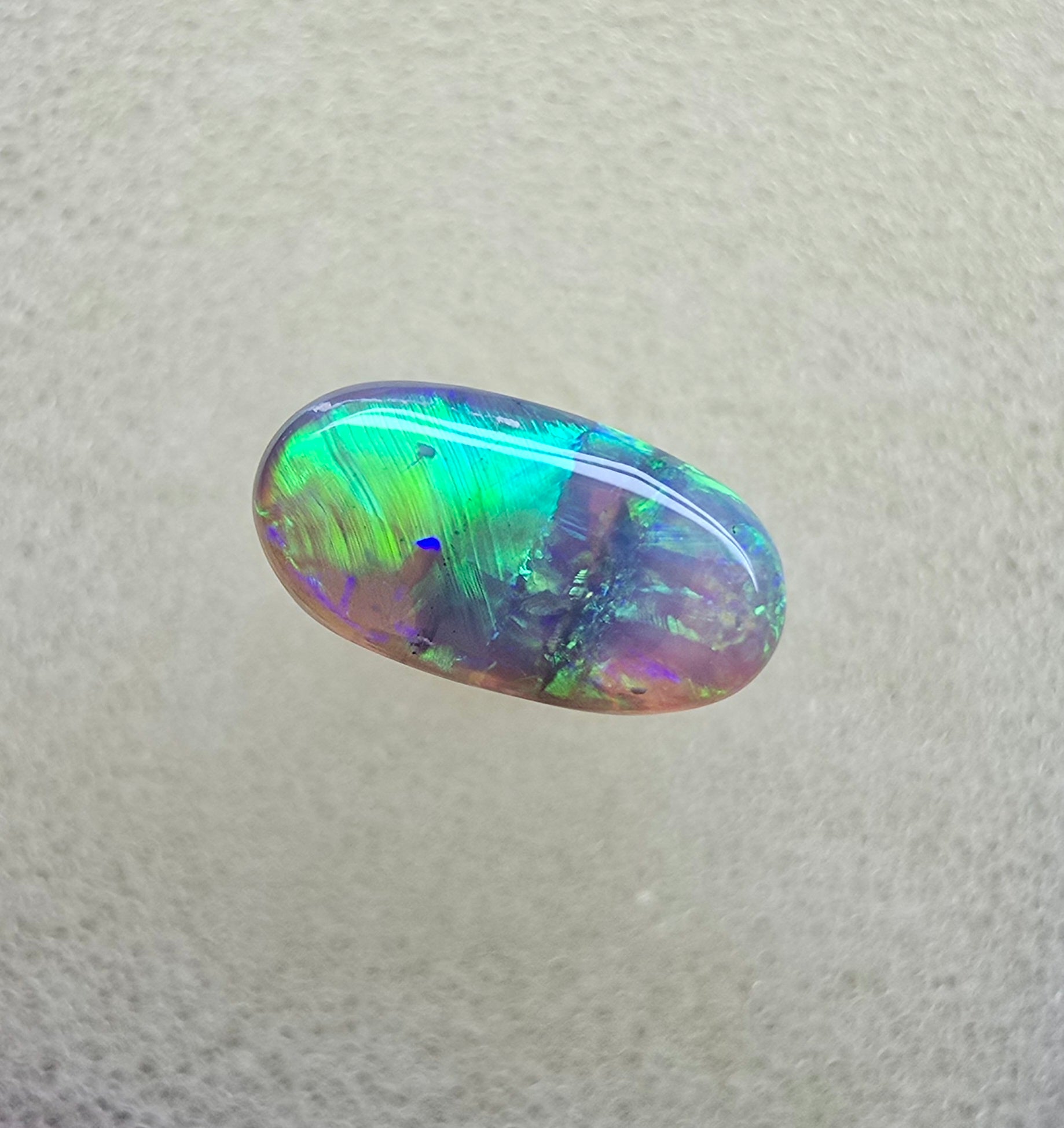 A842 - Bright dark crystal oval cut
