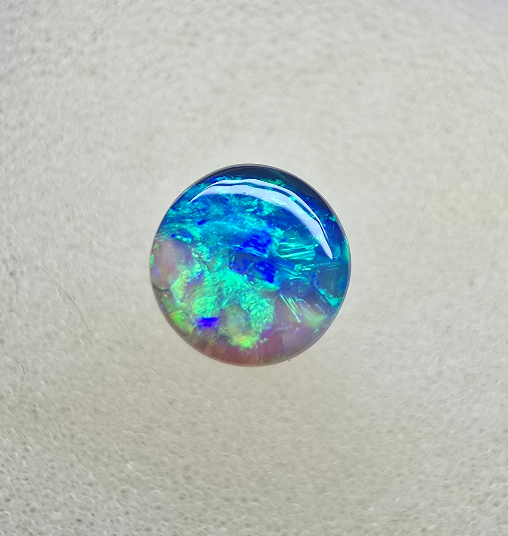 A845 - Round cut gem black opal