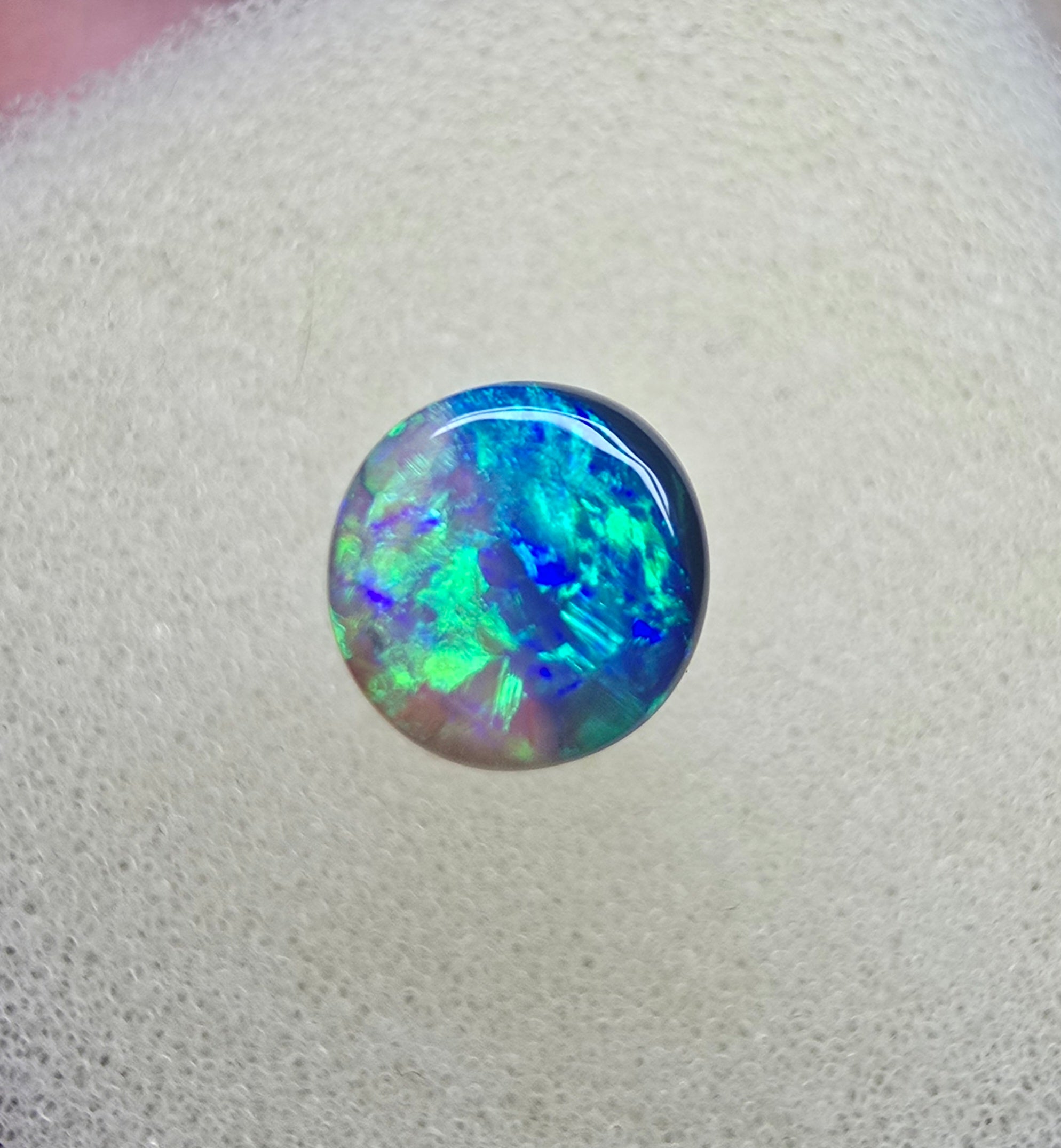 A845 - Round cut gem black opal