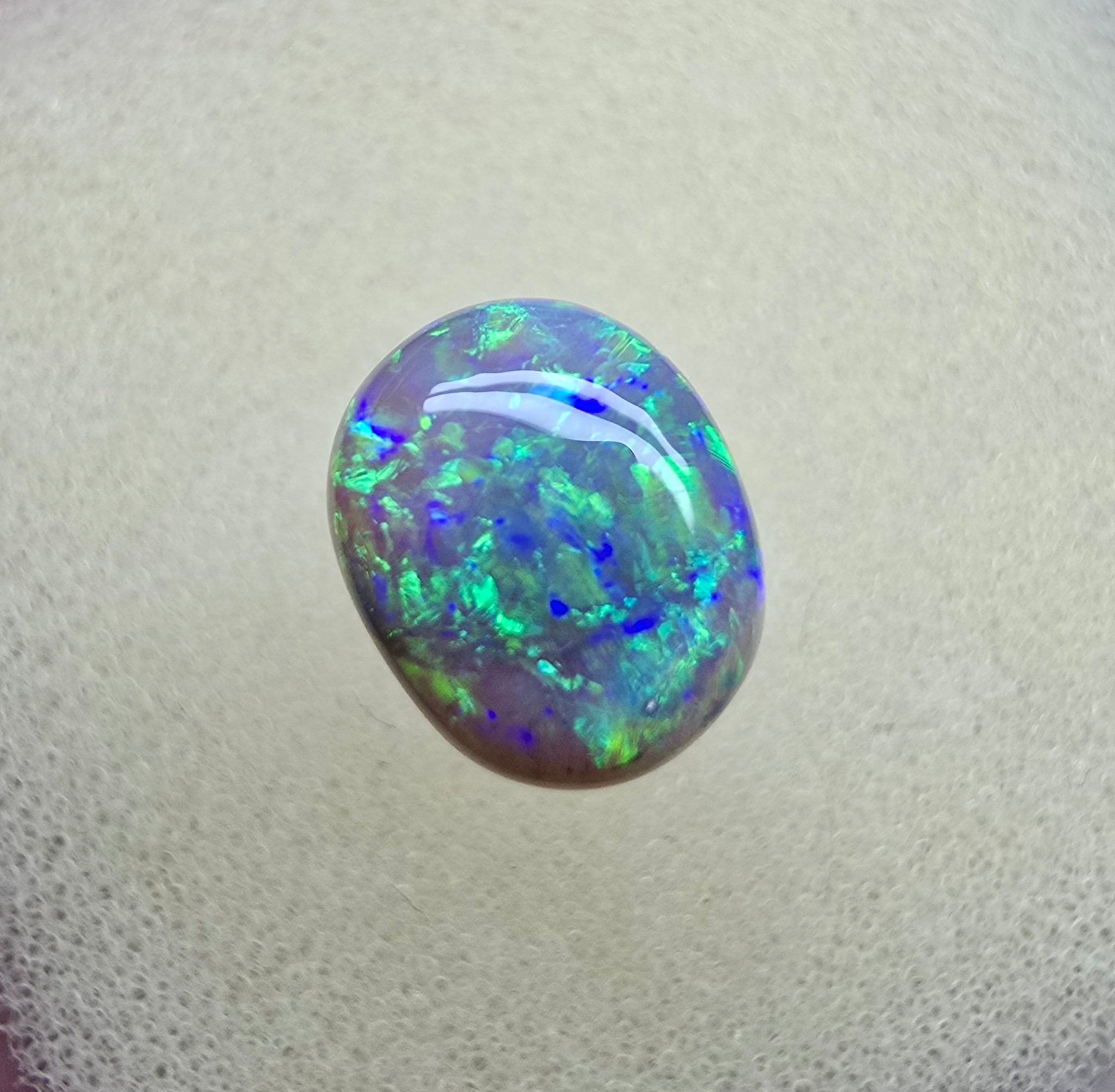 A846 - Brilliant, bright crystal opal