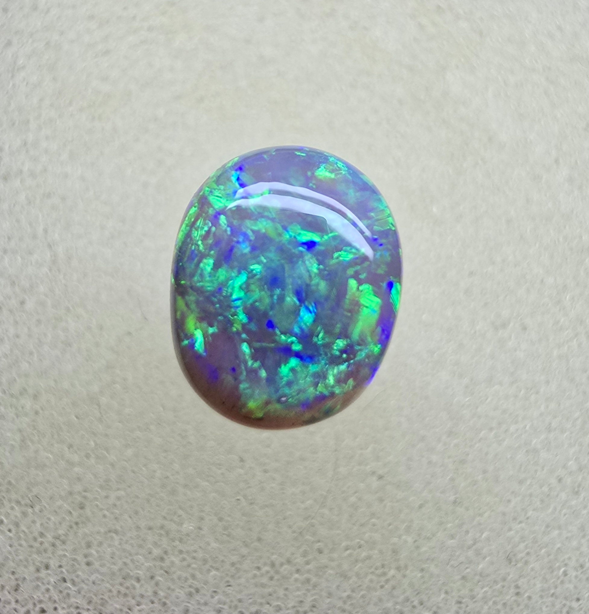 A846 - Brilliant, bright crystal opal