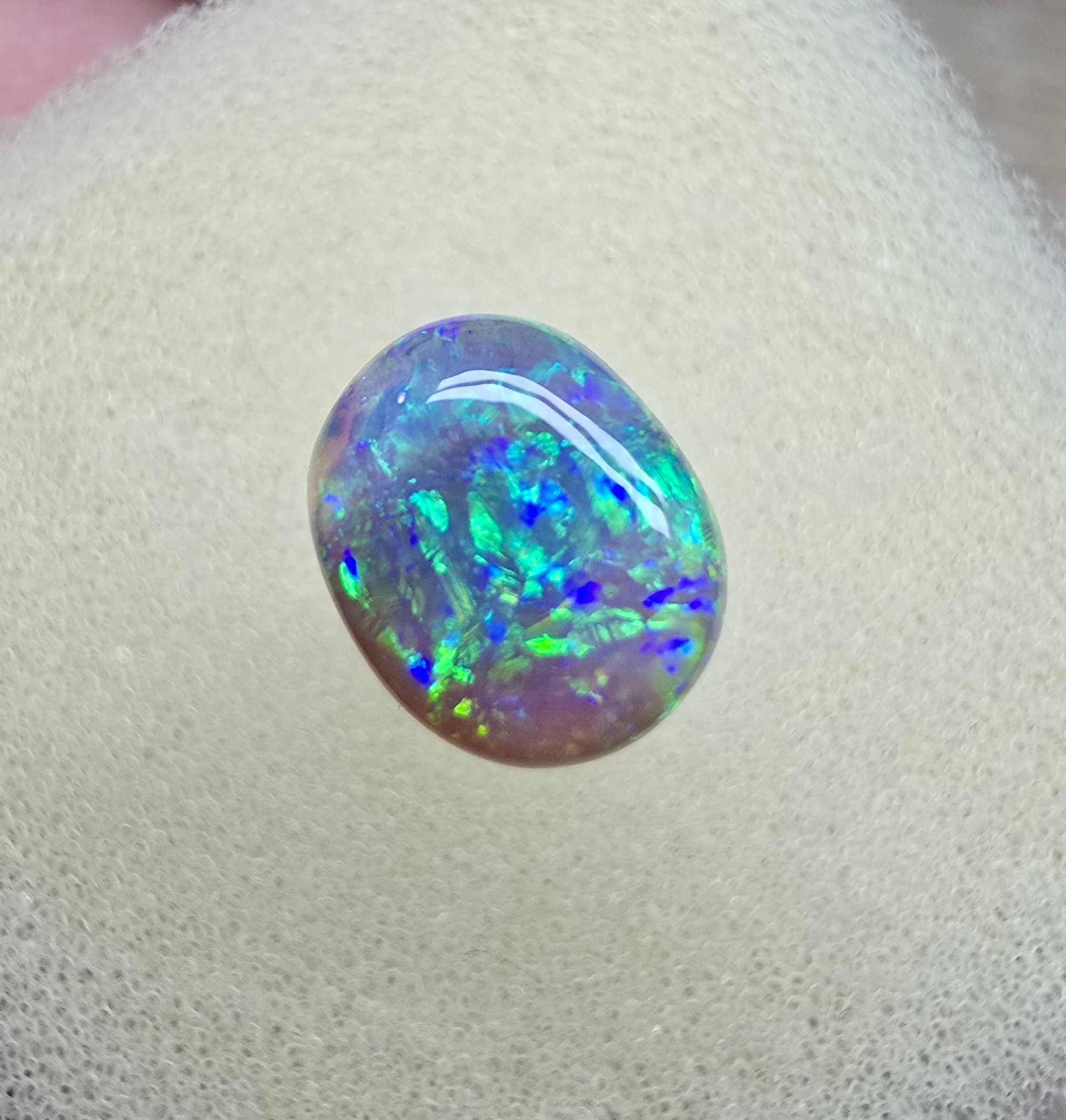 A846 - Brilliant, bright crystal opal