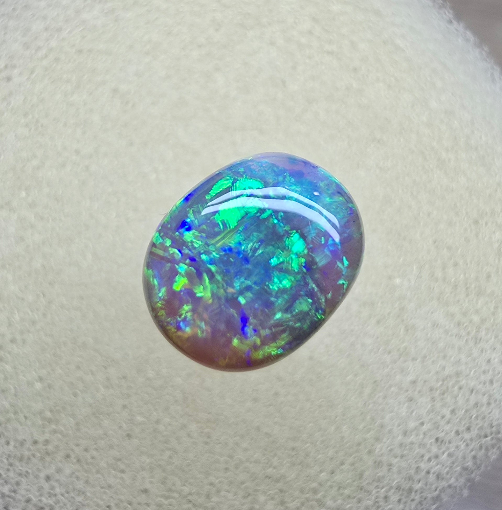 A846 - Brilliant, bright crystal opal
