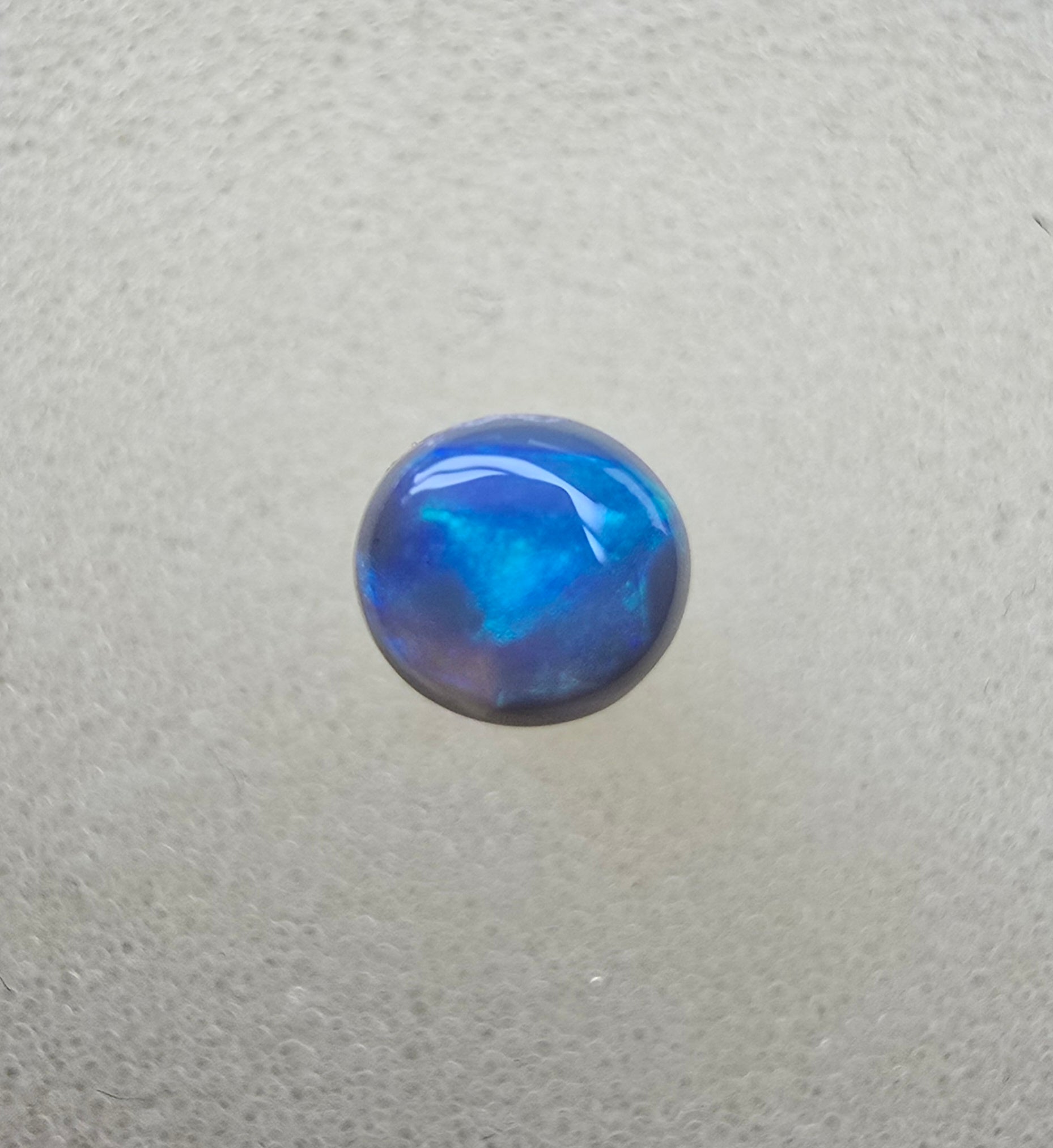 A853 - Small dark round cut