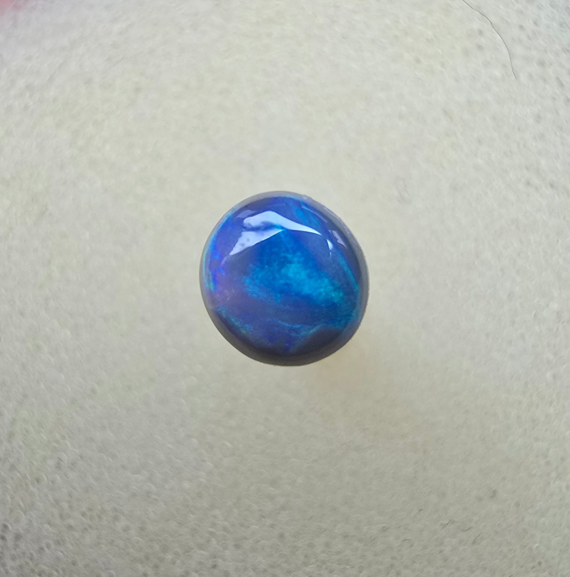 A853 - Small dark round cut
