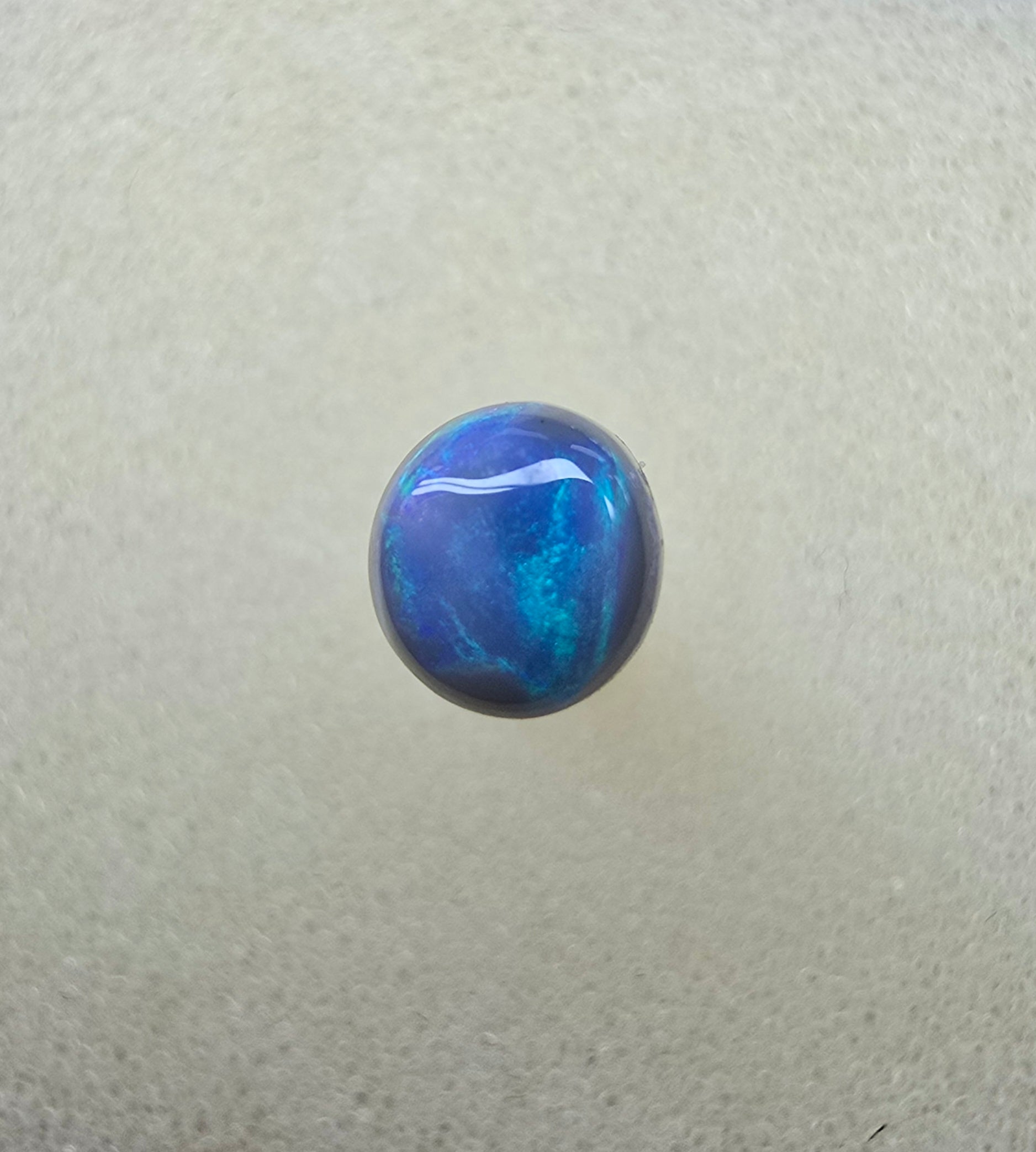 A853 - Small dark round cut