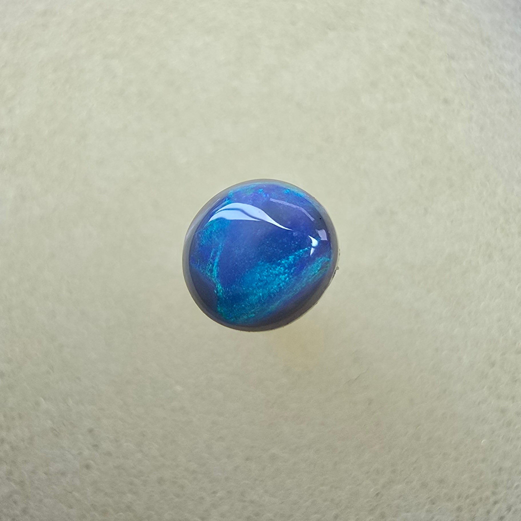 A853 - Small dark round cut