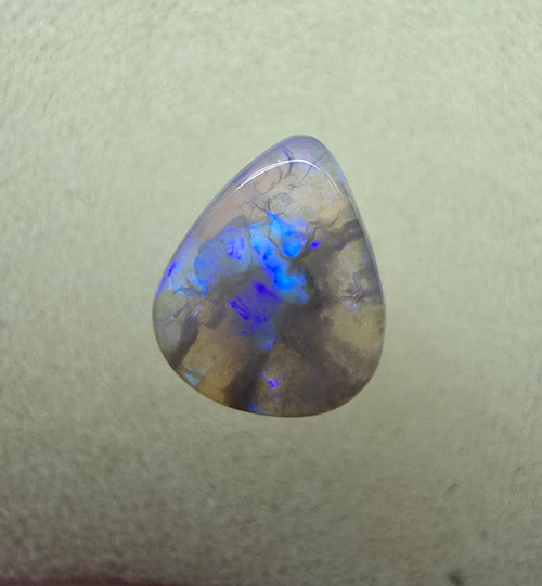 A854 - Crystal drop cut beauty