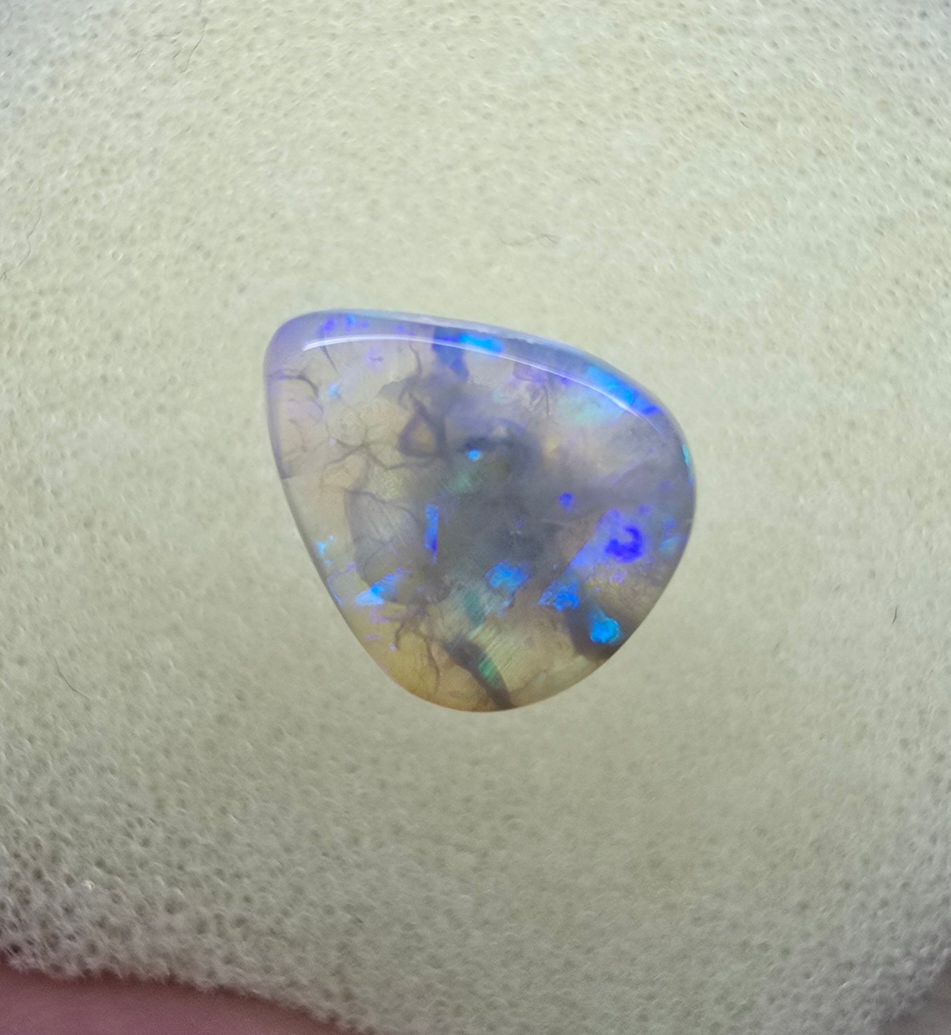 A854 - Crystal drop cut beauty