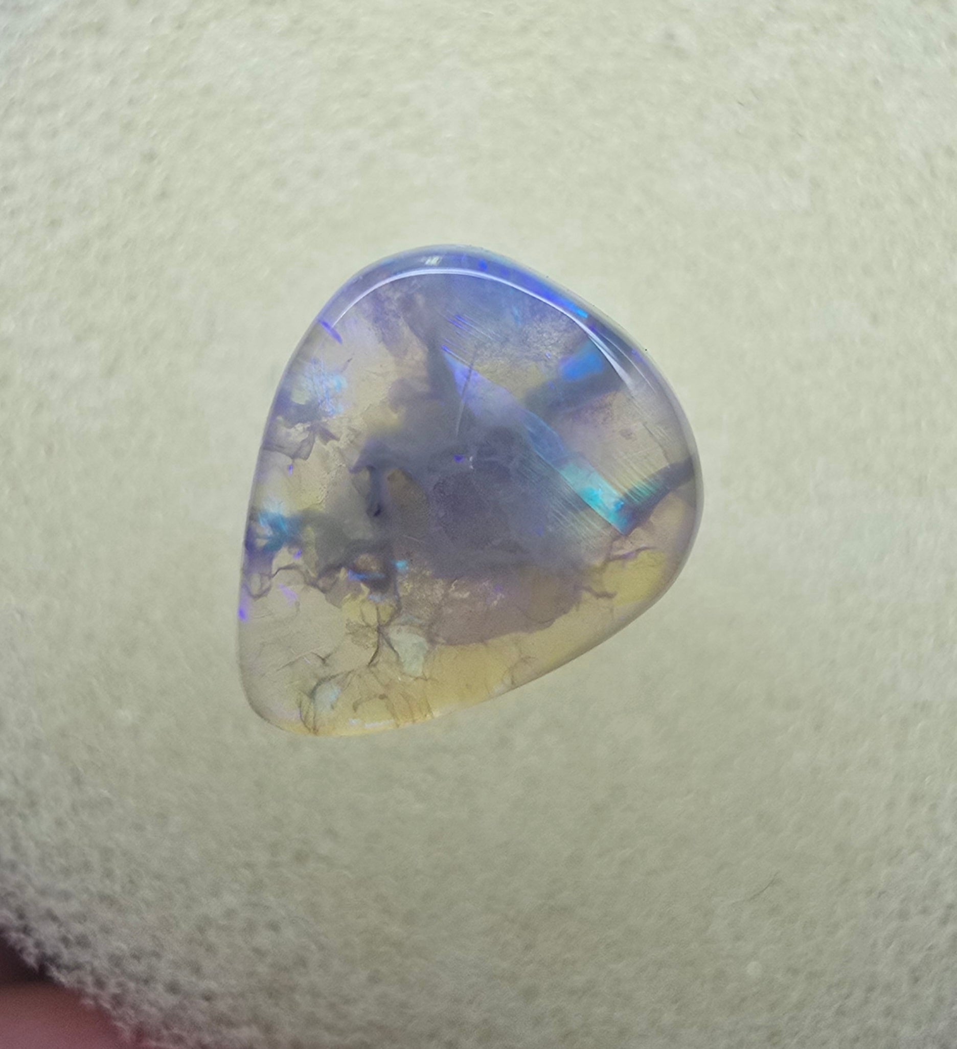 A854 - Crystal drop cut beauty