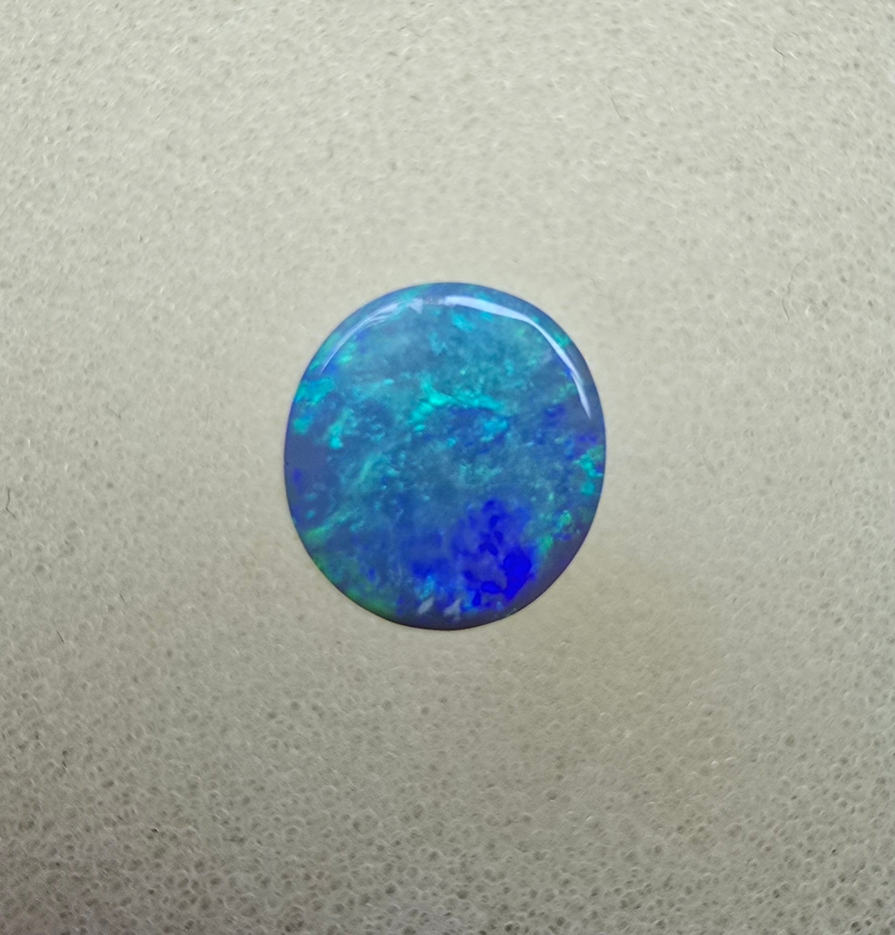 A855 - Beautiful blue green round cut
