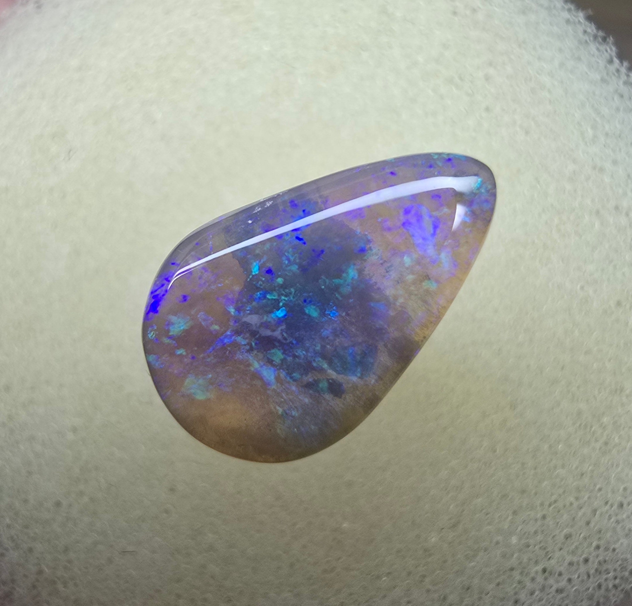 A857 - Beautiful crystal drop cut